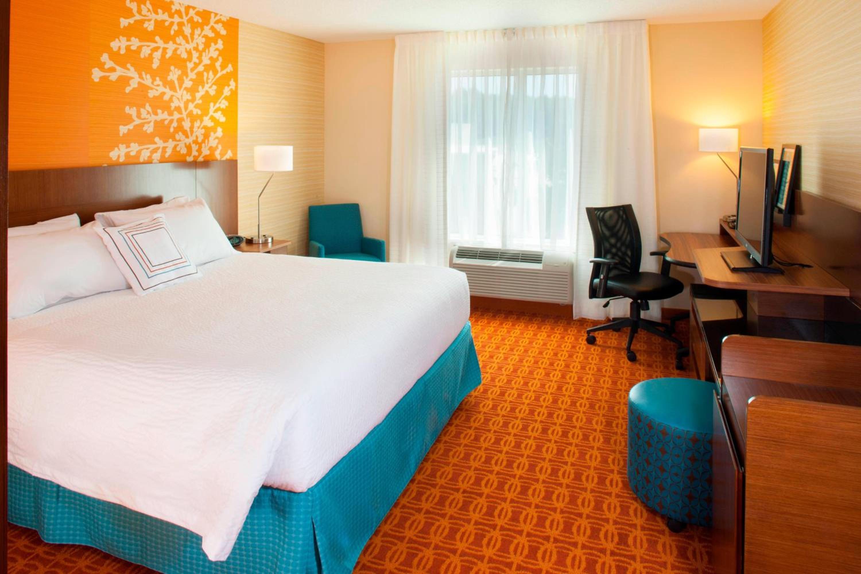 King Room with Roll-In Shower - Mobility Access/Hearing Accessible