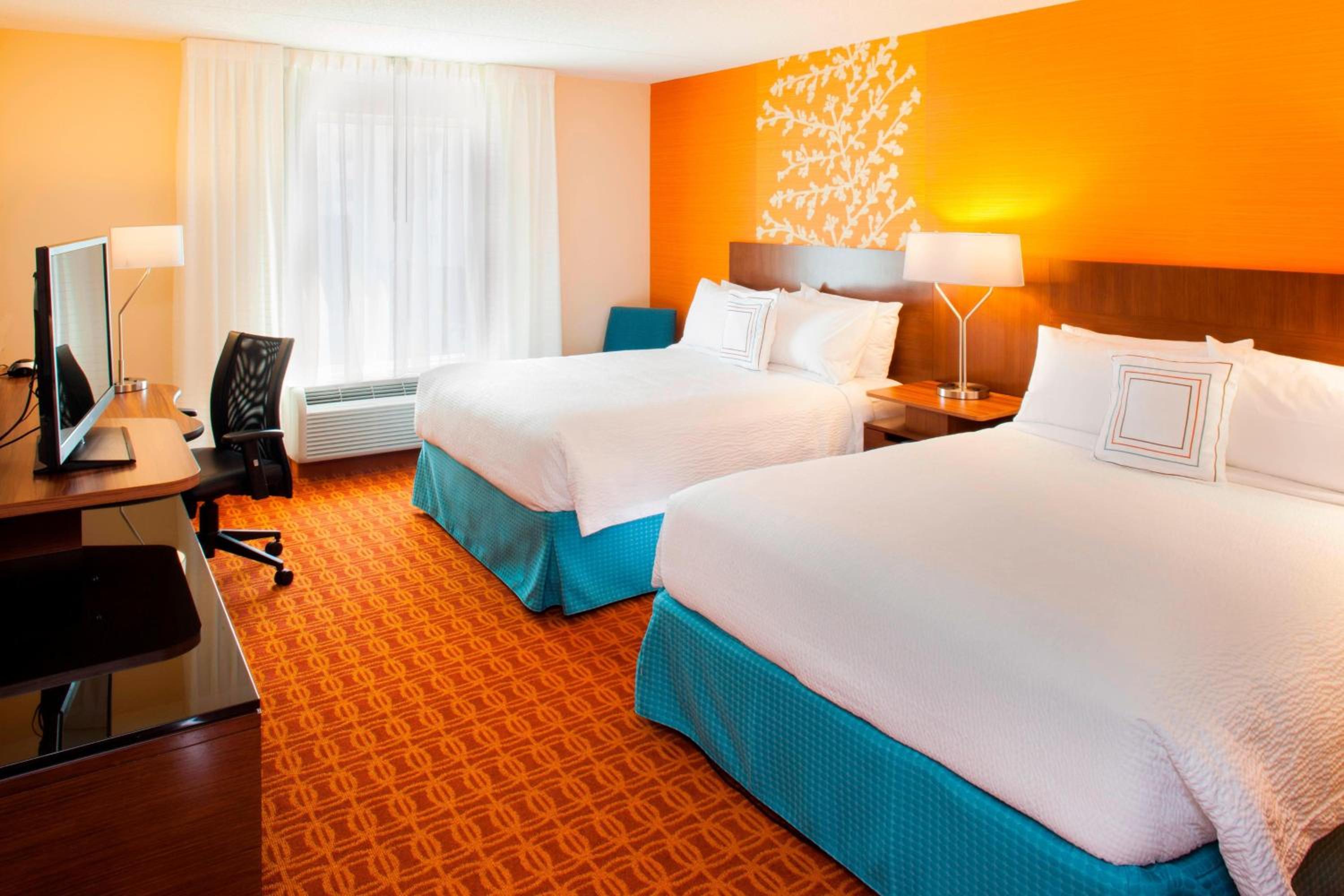 Queen Room with Two Queen Beds - Hearing Accessible