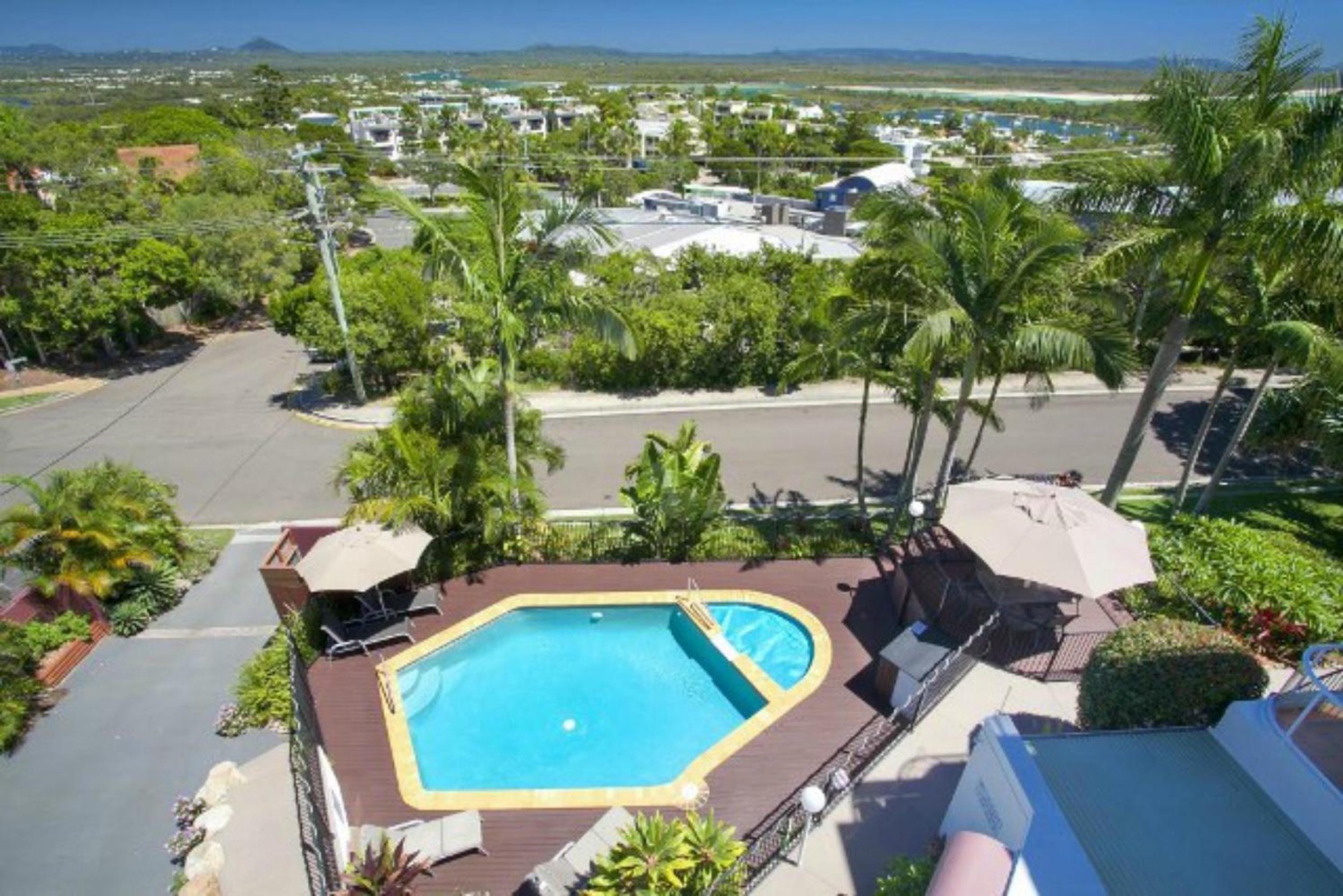 3-Bedroom Apartment with Roof Top Terrace and Ocean View photo 2