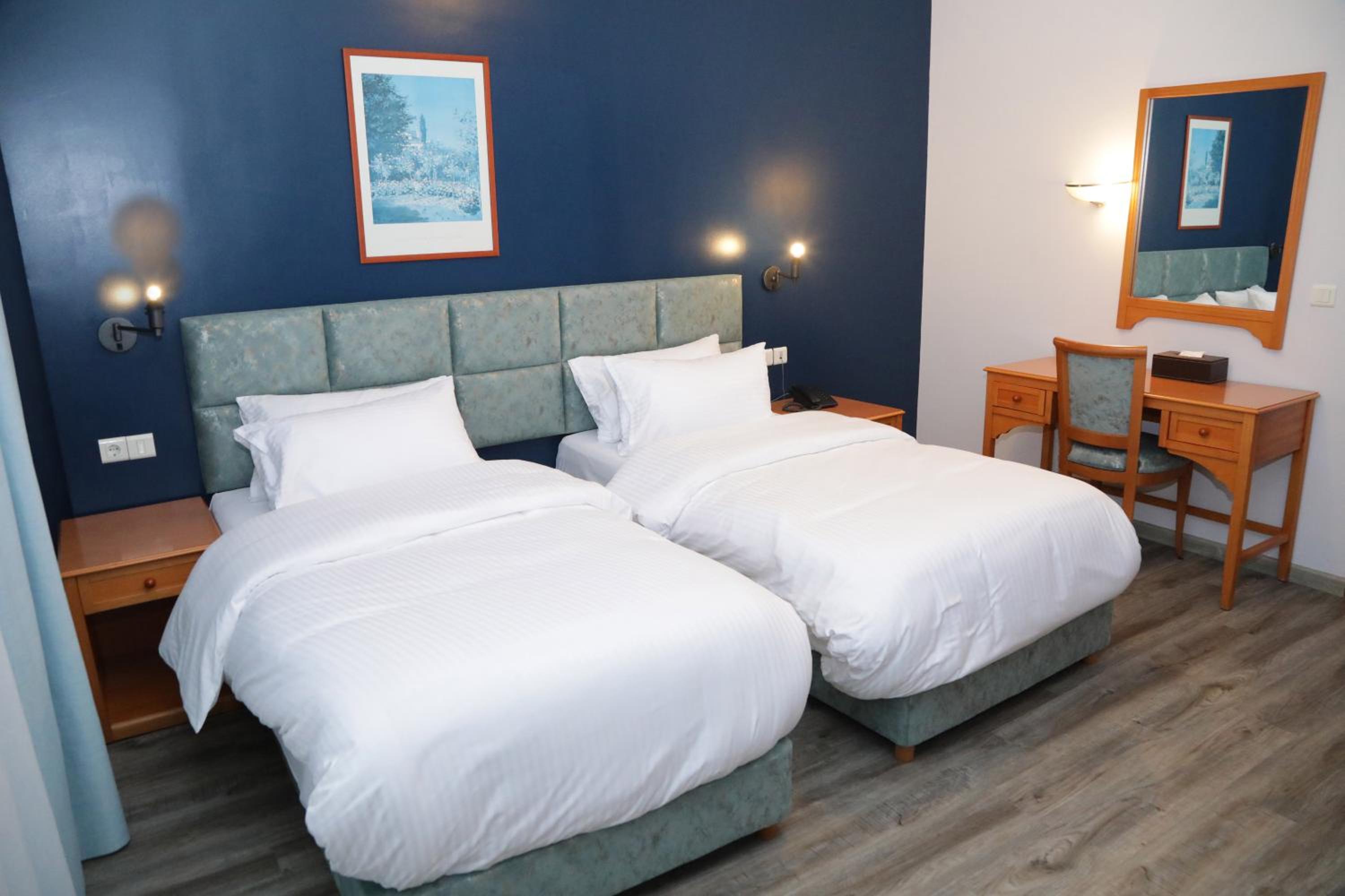 Executive Suite - Photo 5