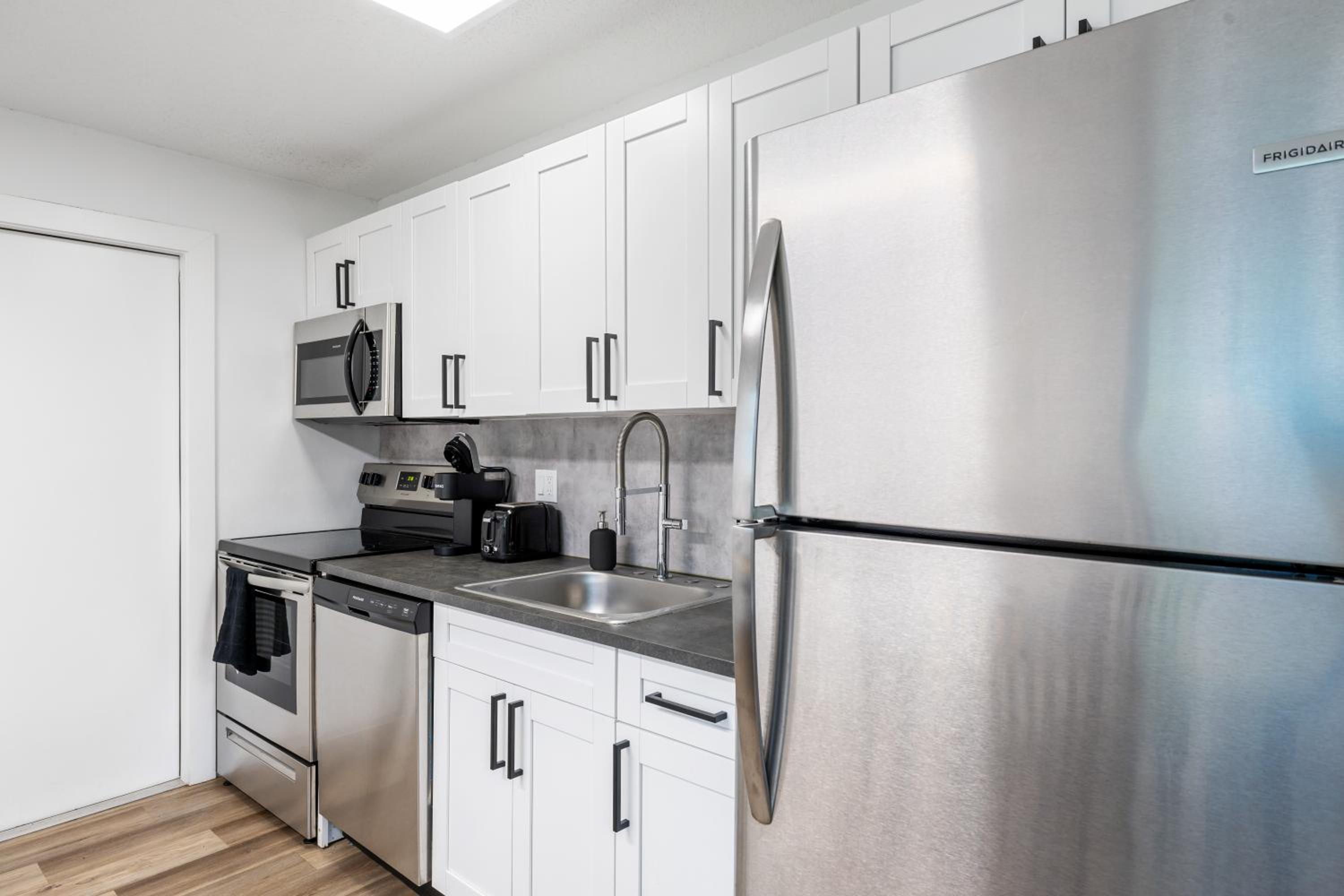 Two-Bedroom Apartment - Photo 19