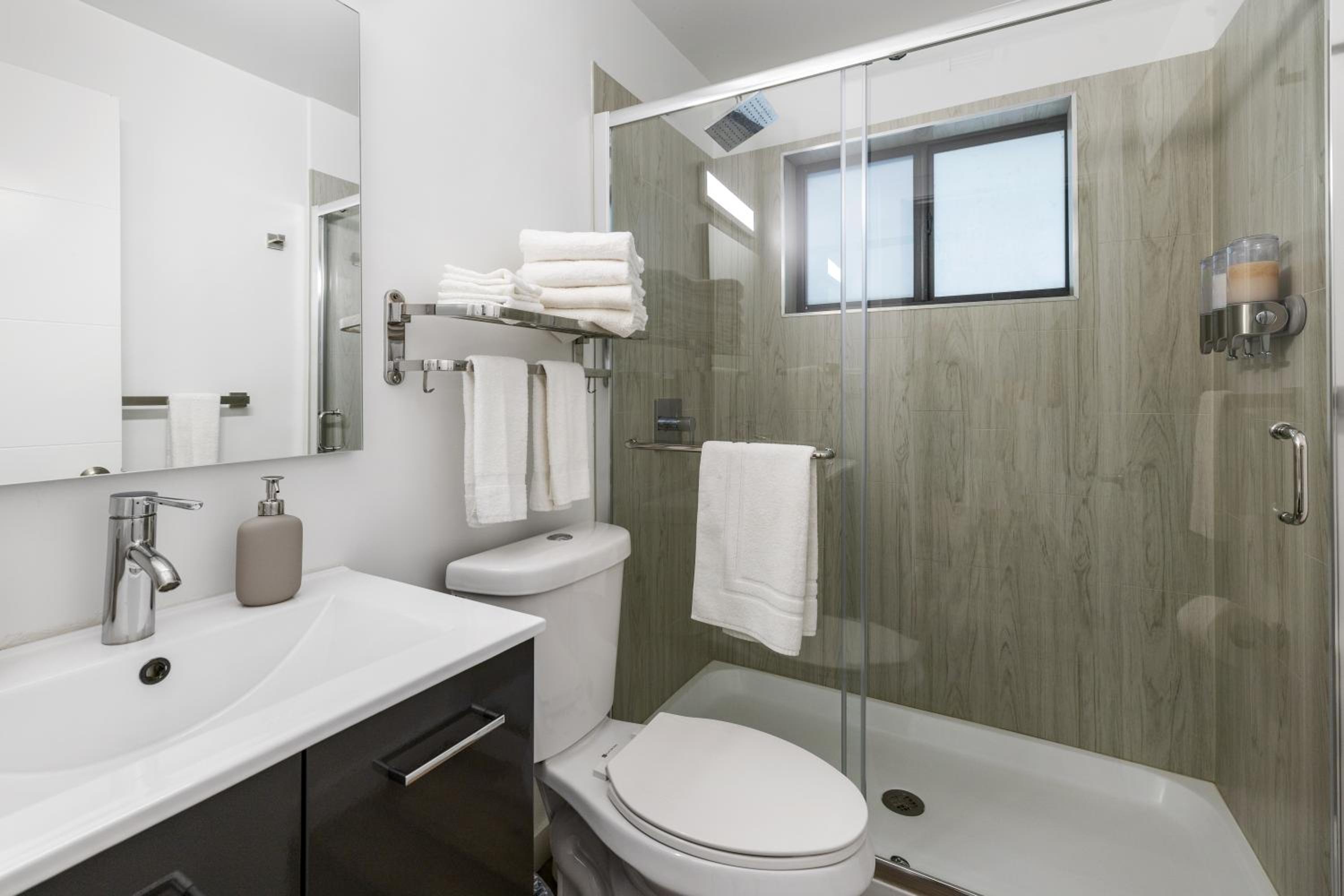 Two-Bedroom Apartment - Photo 16
