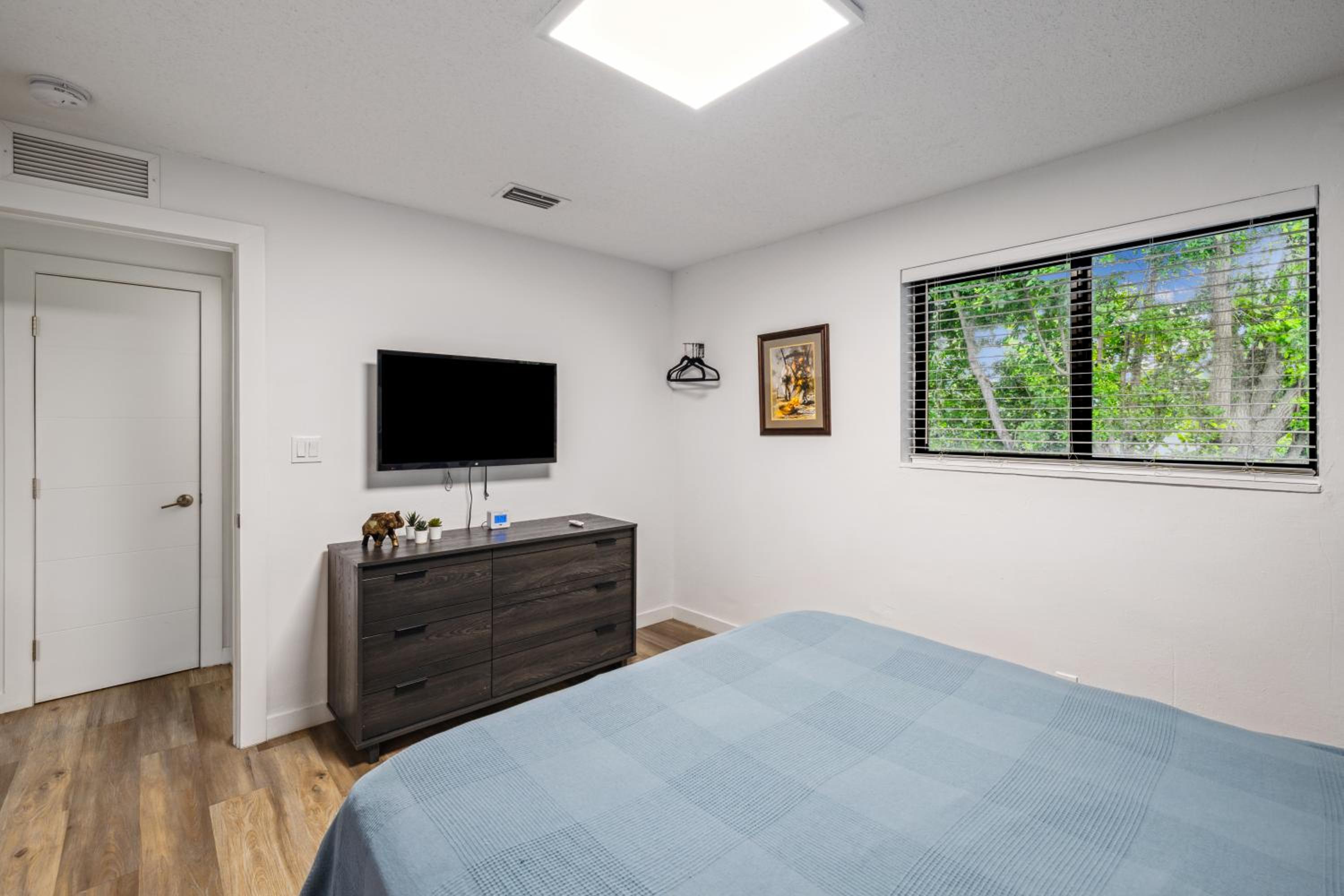 Two-Bedroom Apartment - Photo 11