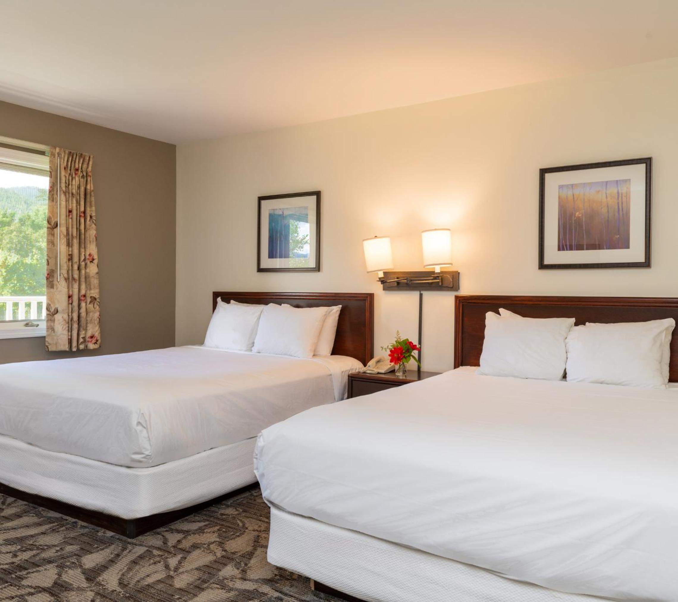 Standard Queen Room with Two Queen Beds photo 1