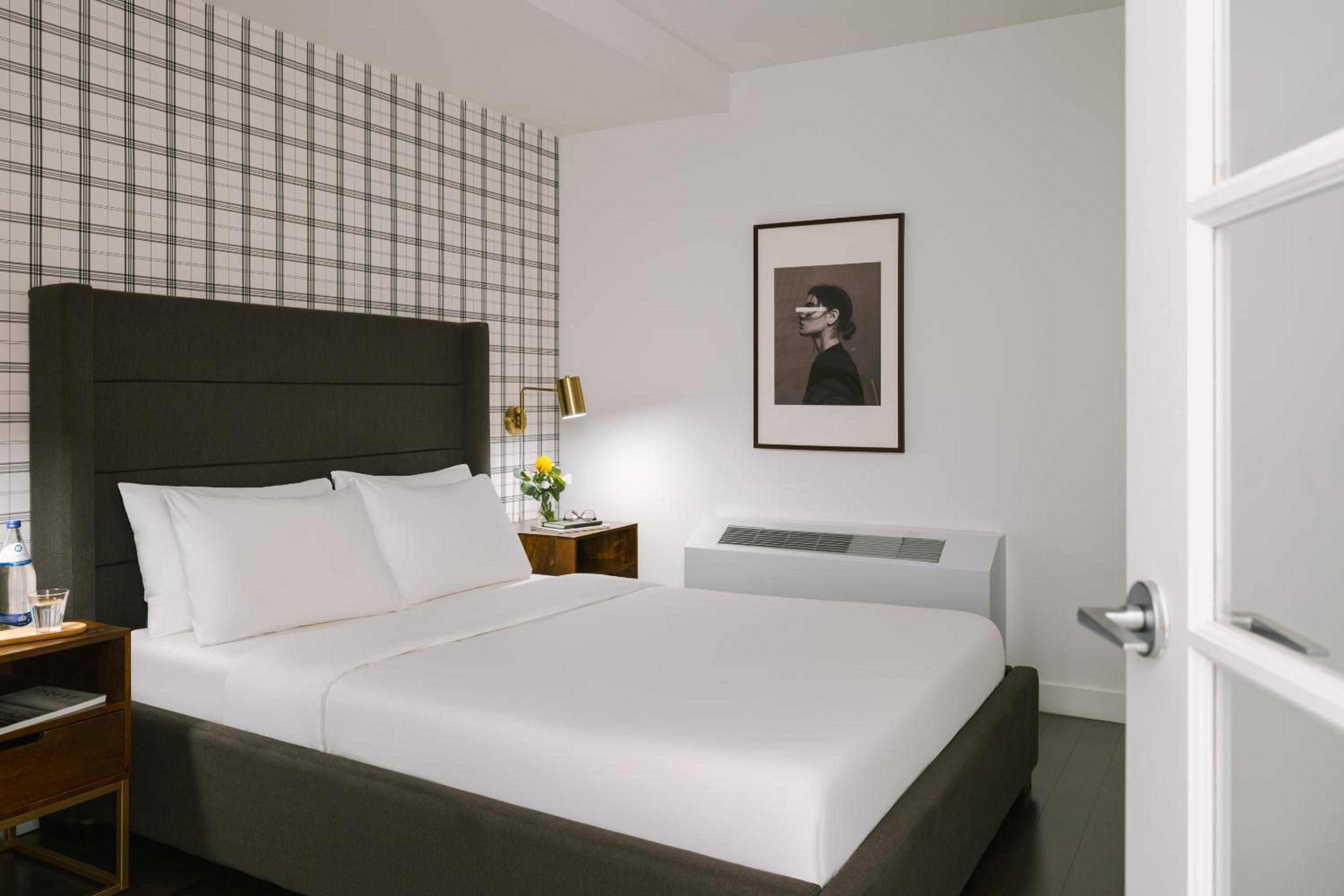 One-Bedroom Superior Apartment with King or Queen Bed