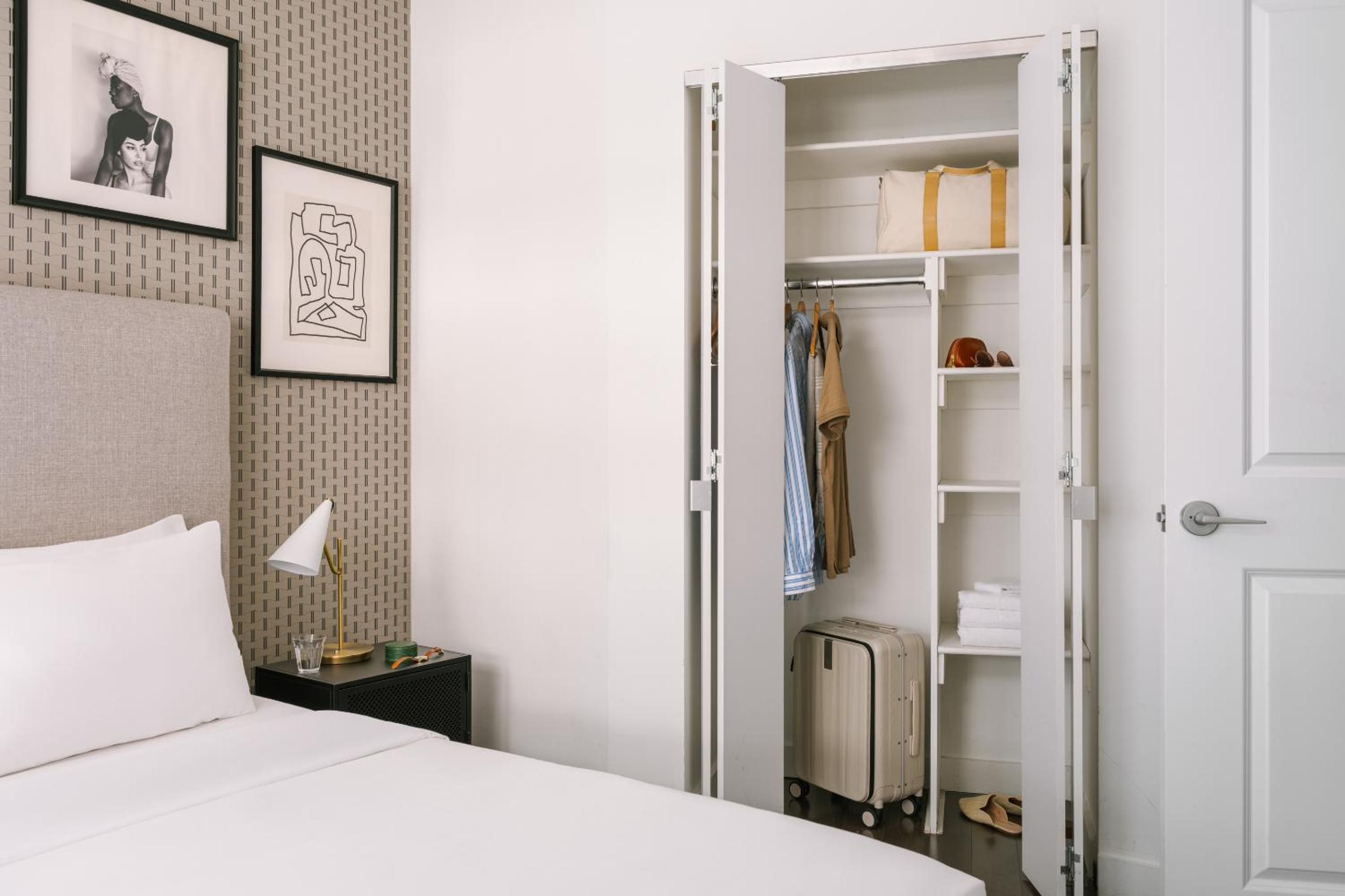 One-Bedroom Superior Apartment with Queen and Sofa Bed thumbnail 5