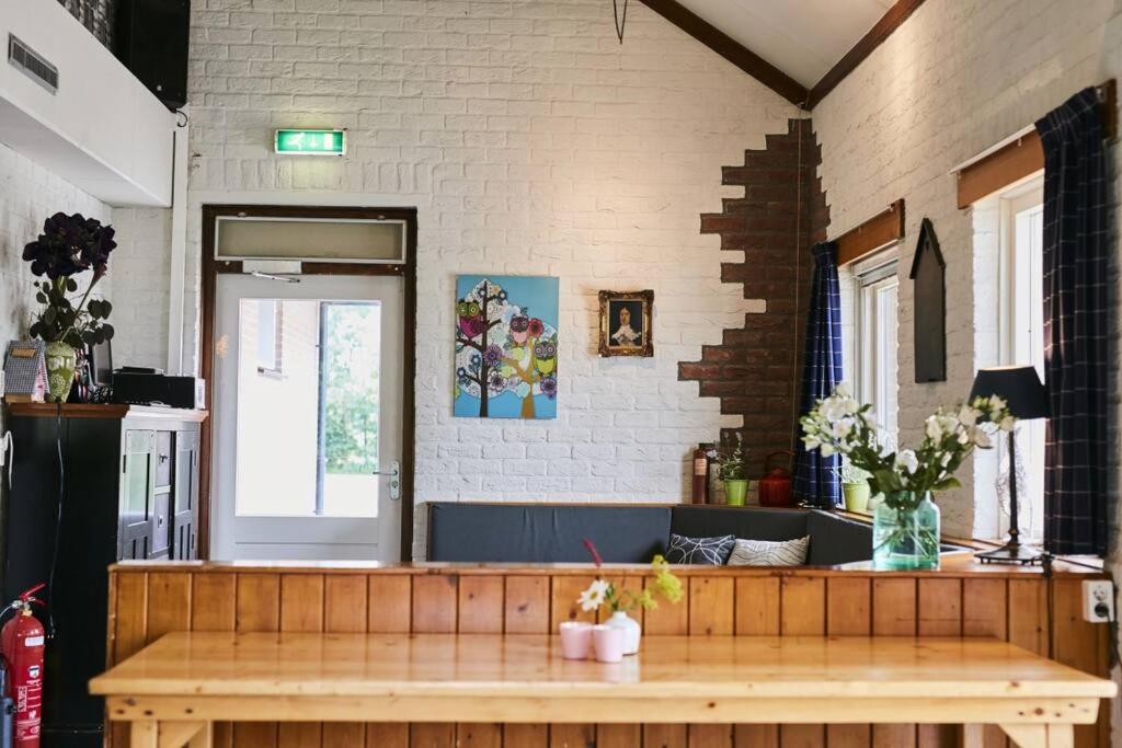 Eight-Bedroom House photo 3