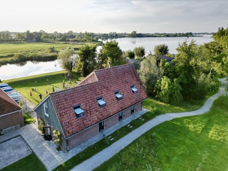 Eight-Bedroom House photo 2