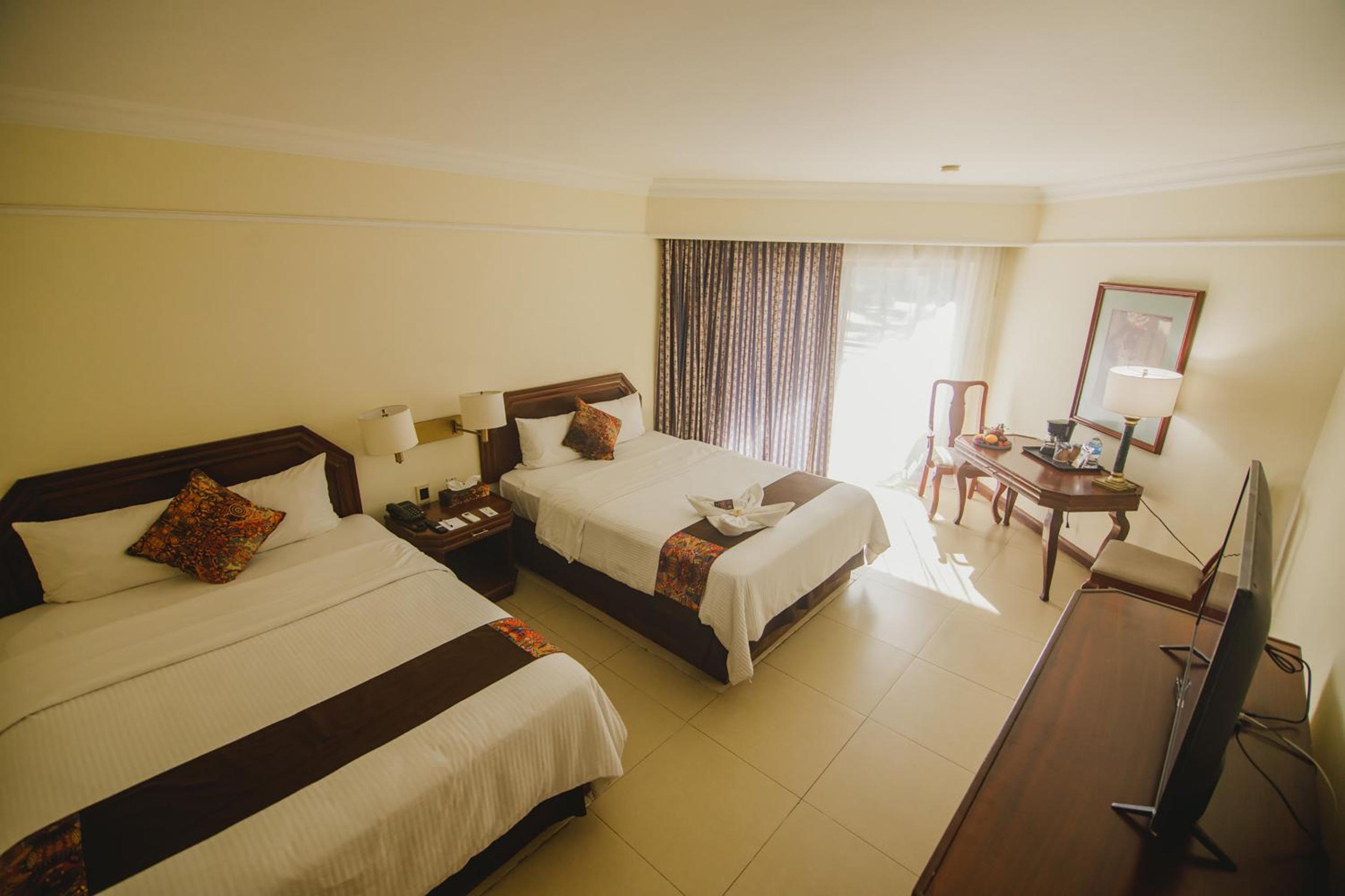 Superior Double Room with Two Double Beds - Photo 4