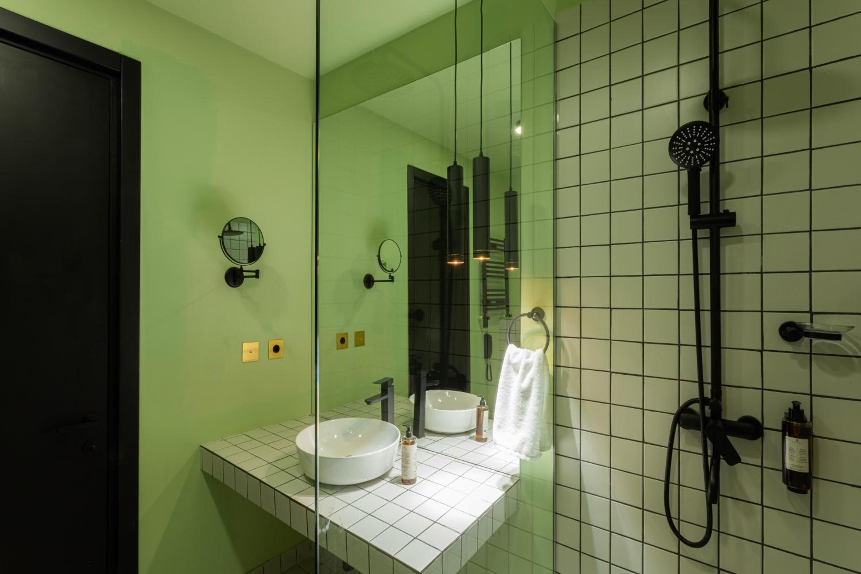 Large Twin Room - Photo 3