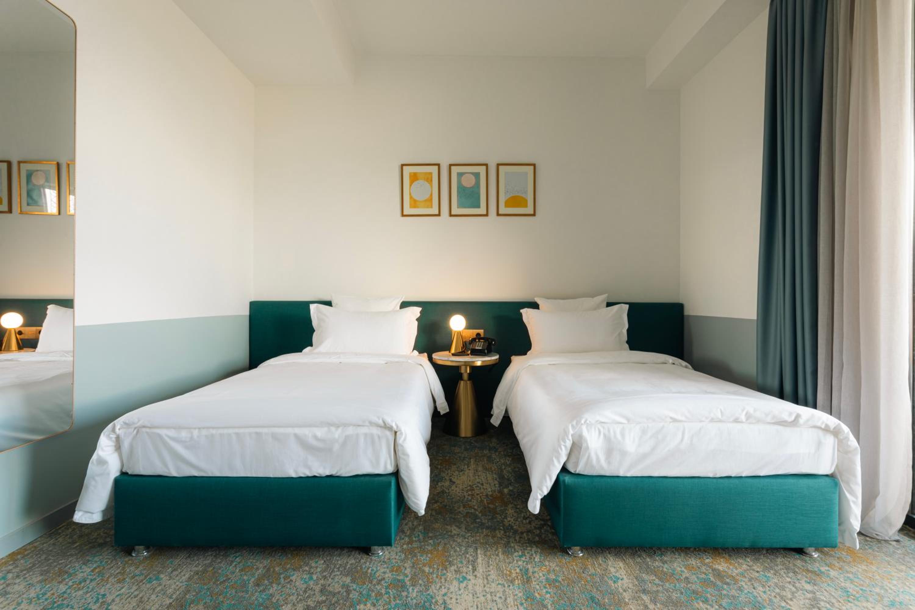 Large Twin Room - Photo 5