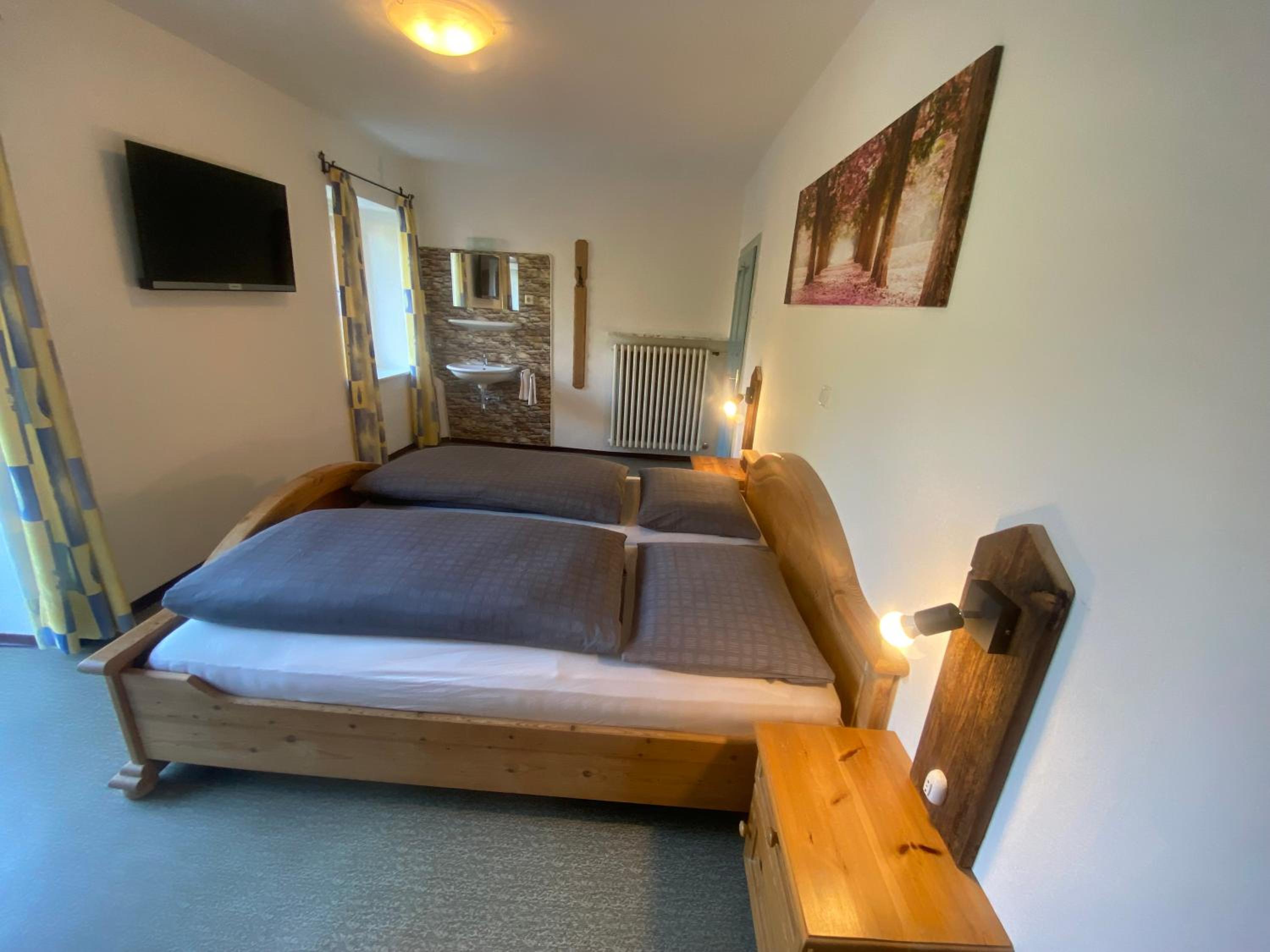 Double Room With Shared Bathroom photo 1