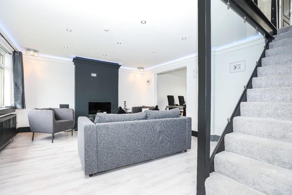 Three-Bedroom House photo 1