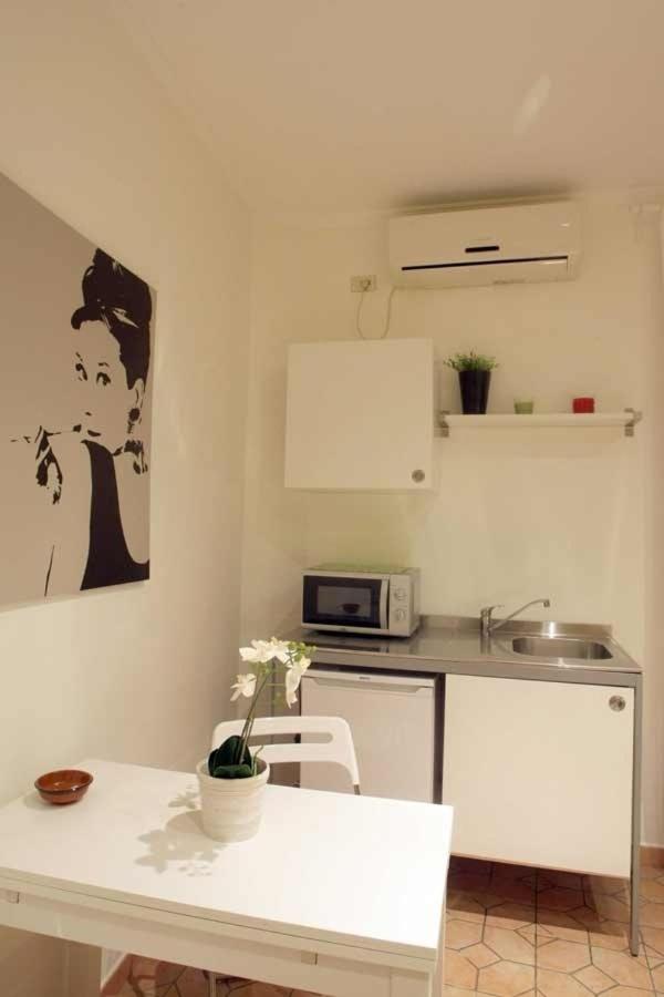 Double or Twin Room with Balcony - Photo 22
