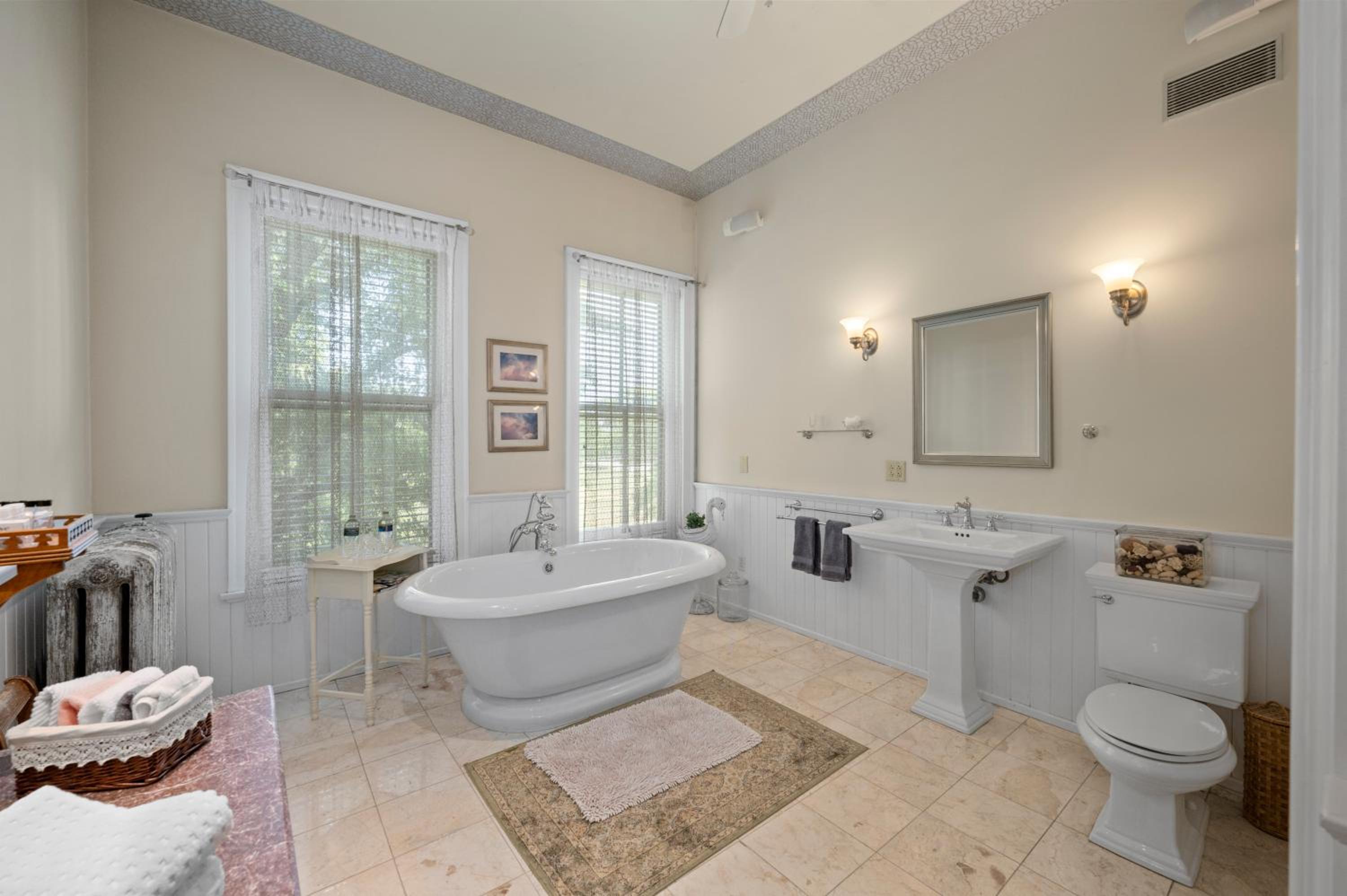 Deluxe King Room photo 2