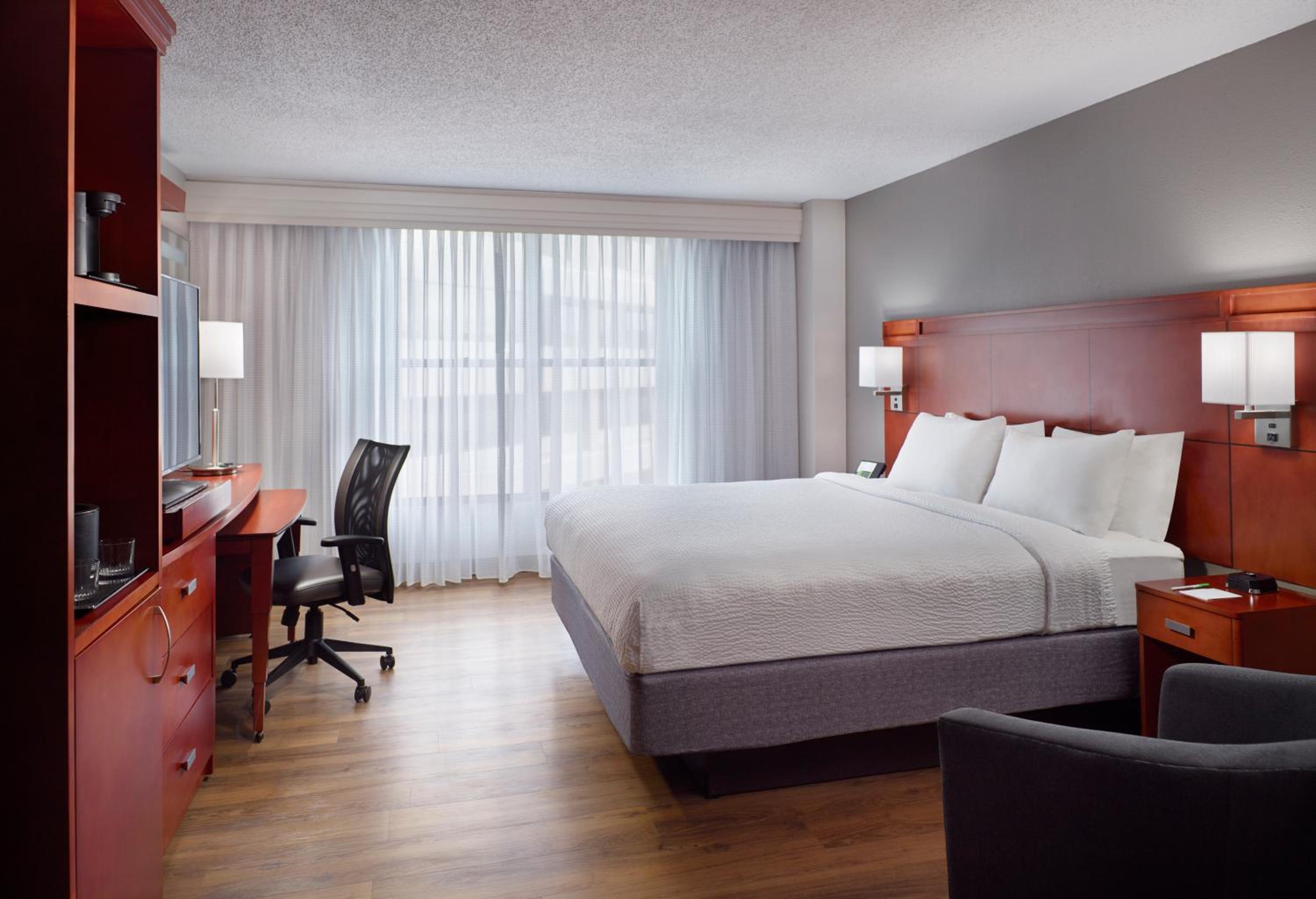 King Room at Courtyard Atlanta Decatur Downtown/Emory in Decatur