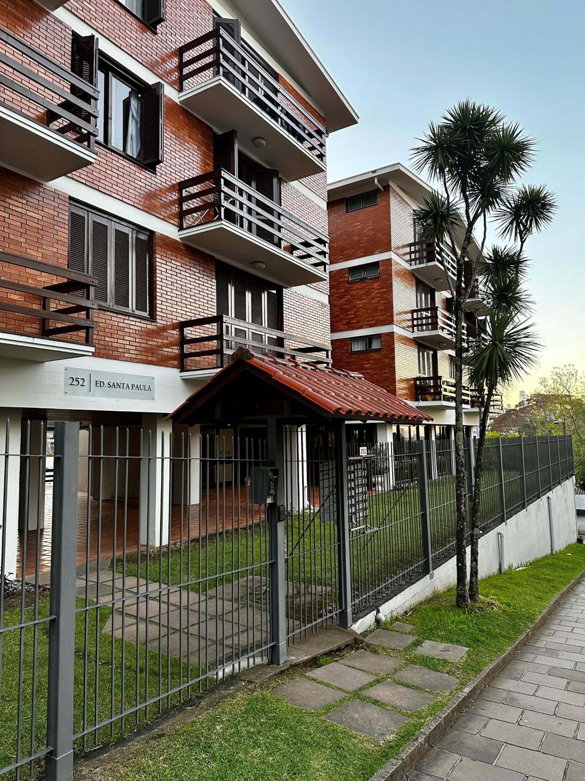 Three-Bedroom Apartment - Photo 15