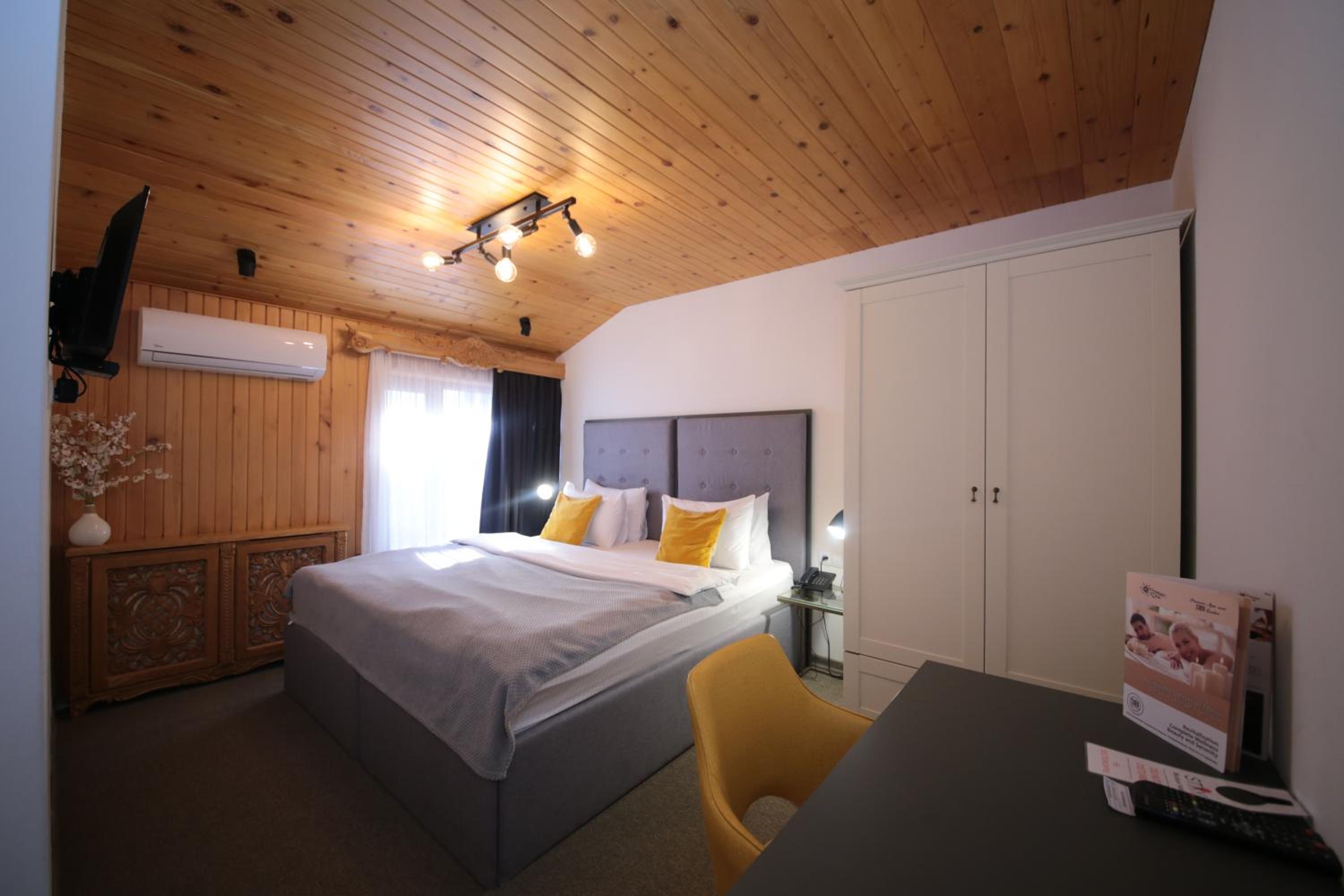 Budget Double Room photo 2