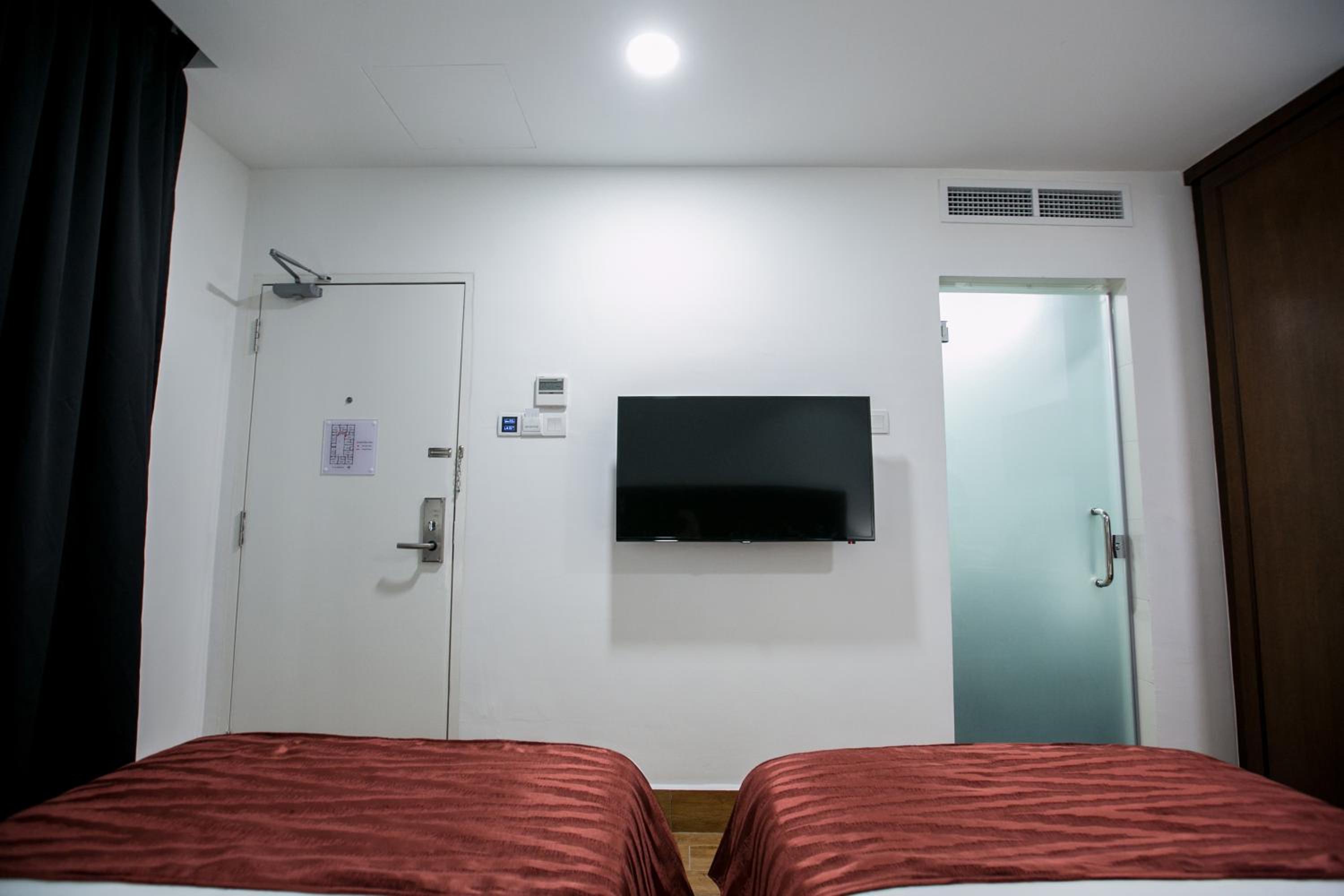 Premier Queen or Twin Room photo 2