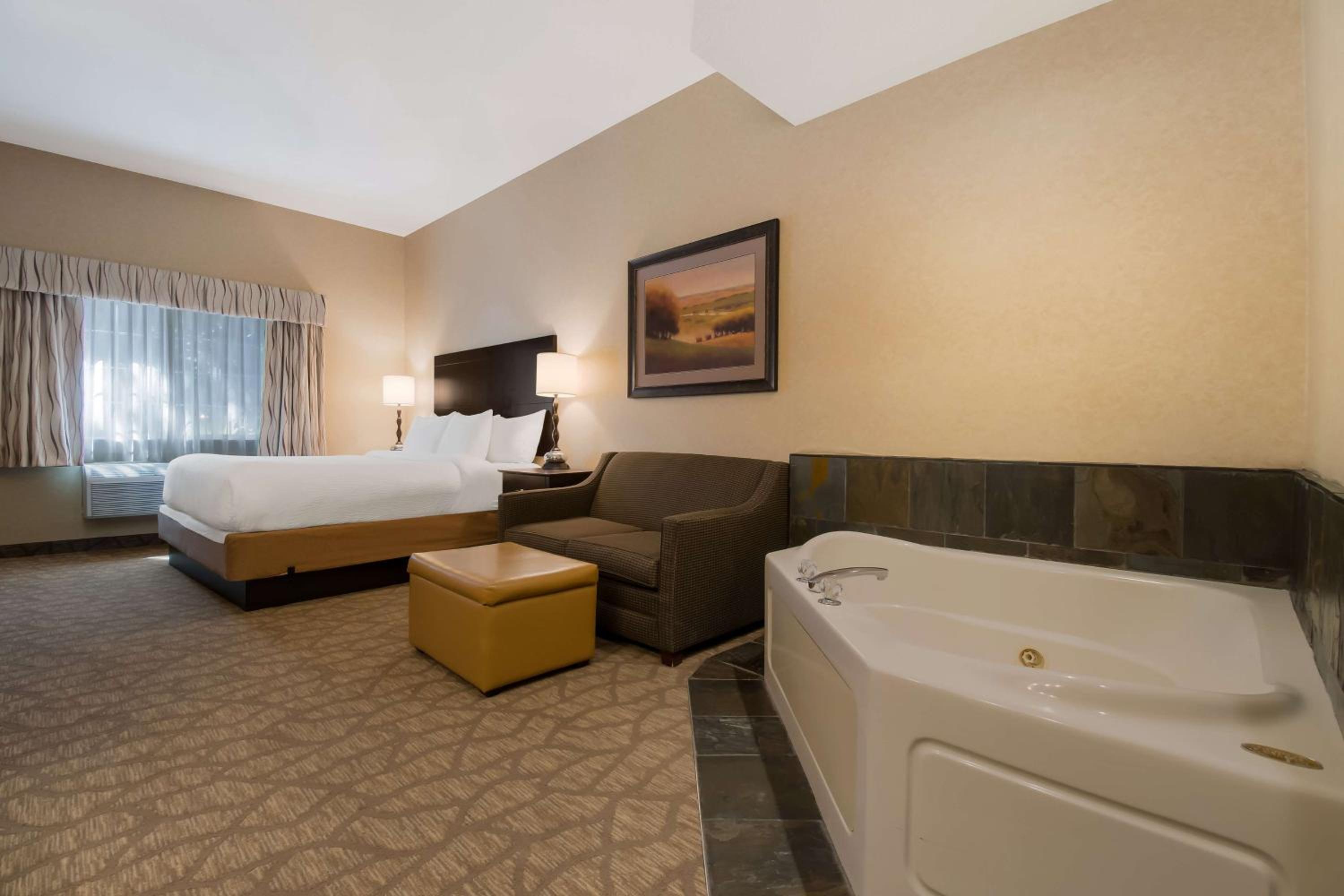 King Room with Roll In Shower-Disability Access photo 2