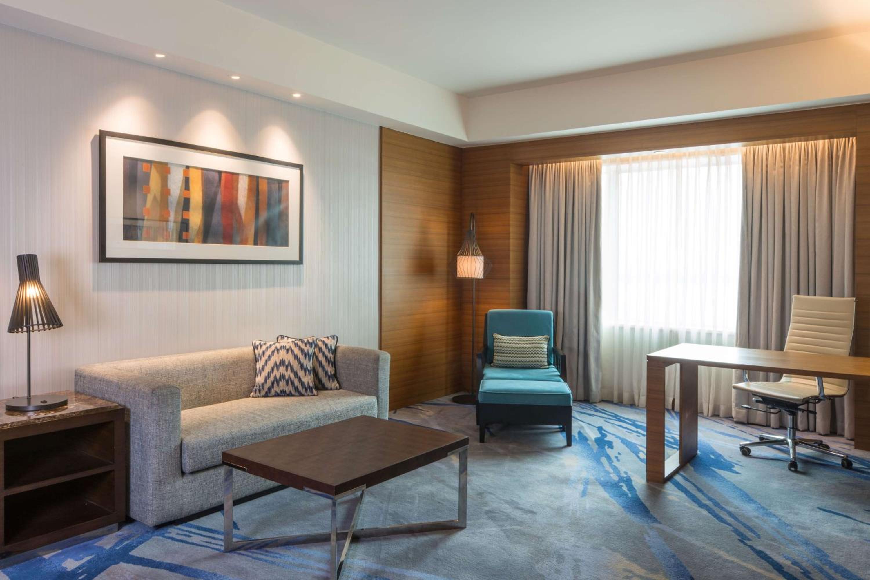 Suite with Lounge access - Harbor View - Photo 5