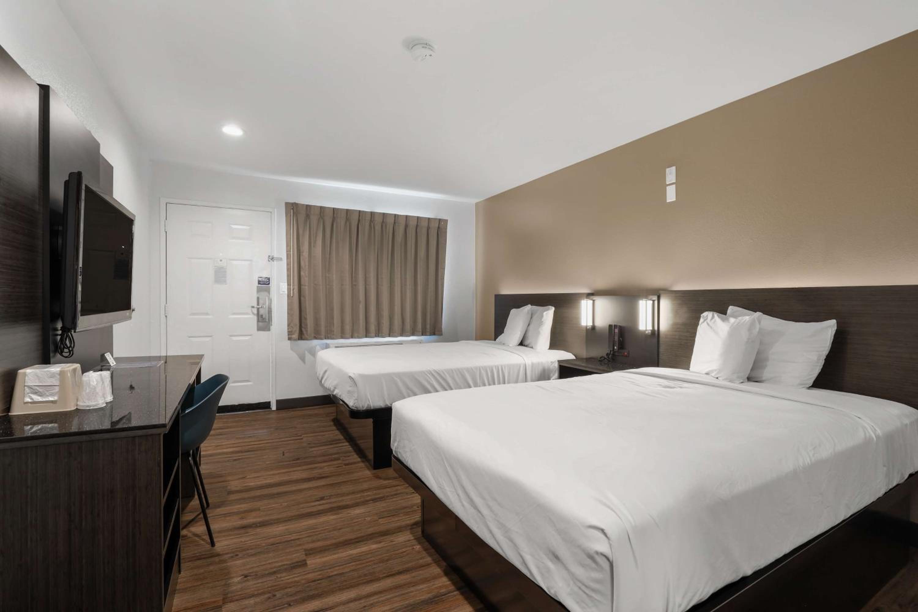 Quadruple Room - Non-Smoking - Photo 10