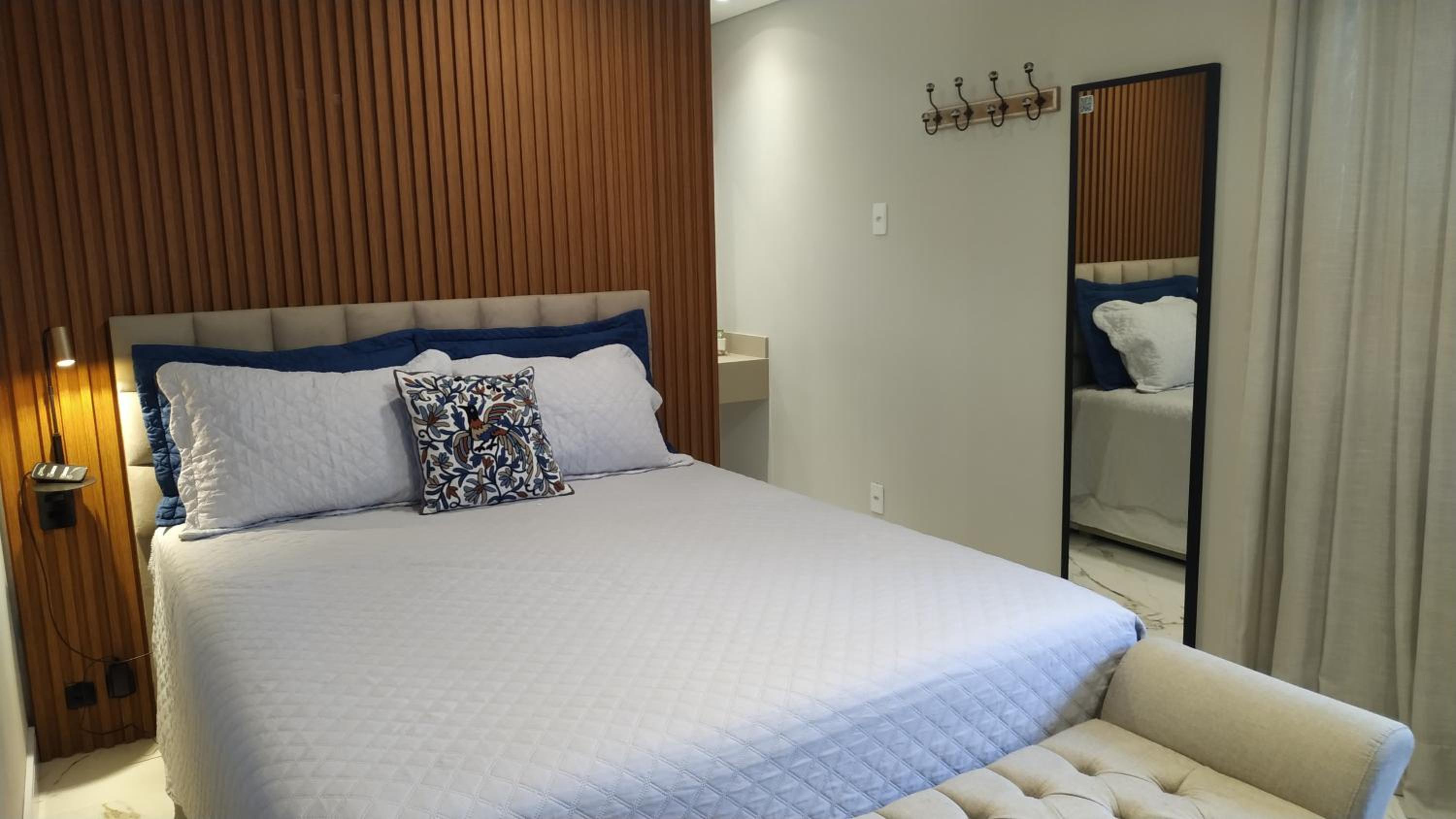 Queen Room photo 1