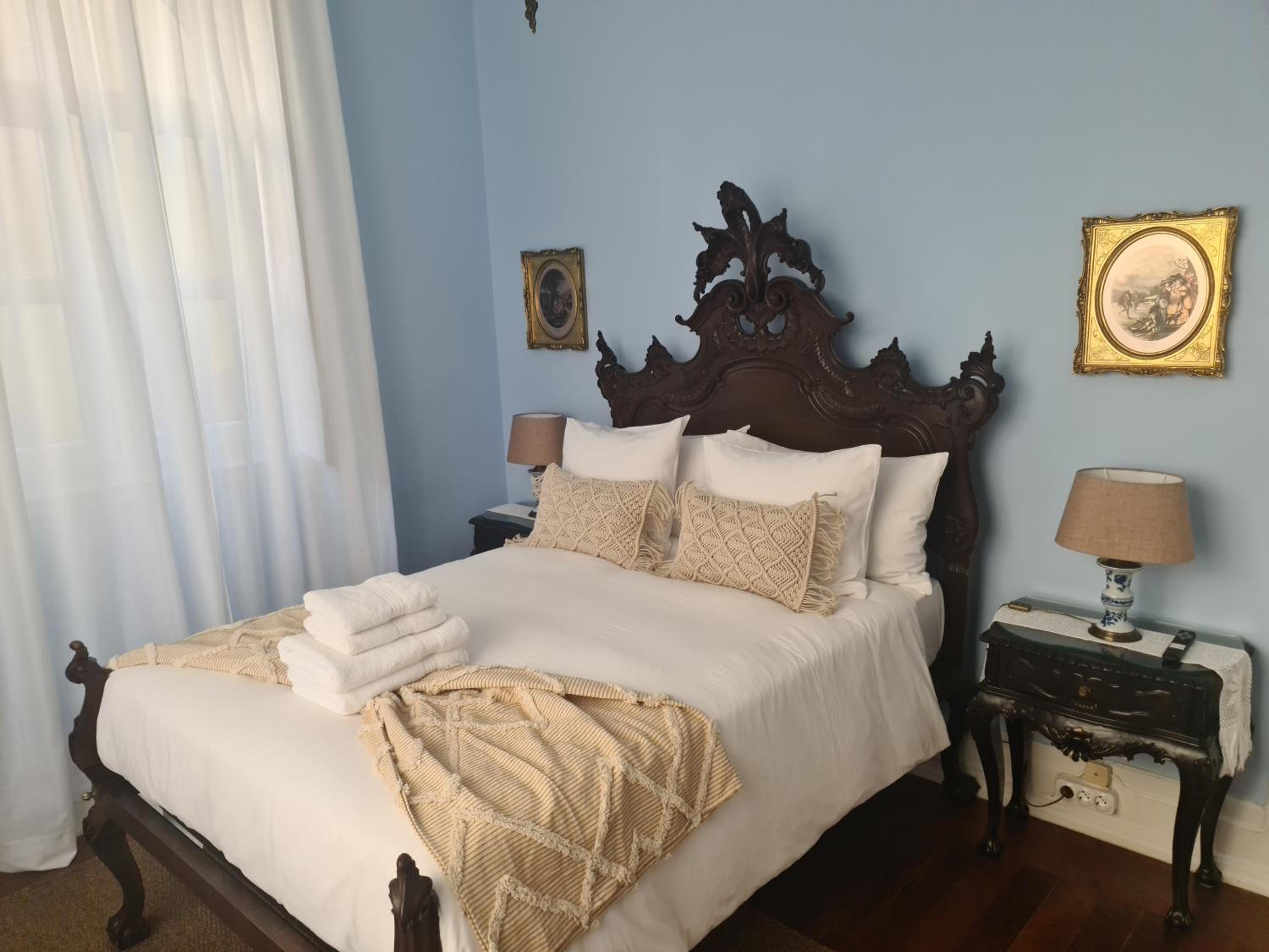 Large Double Room - Photo 4