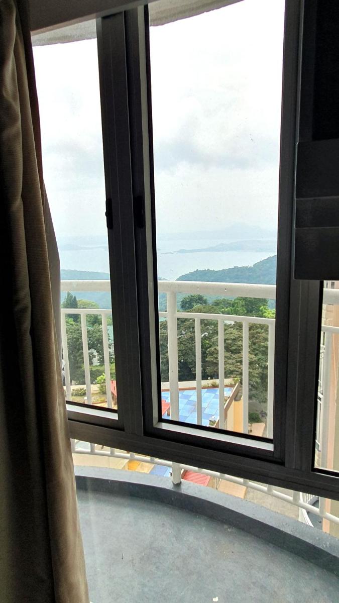 Apartment with Lake View photo 2