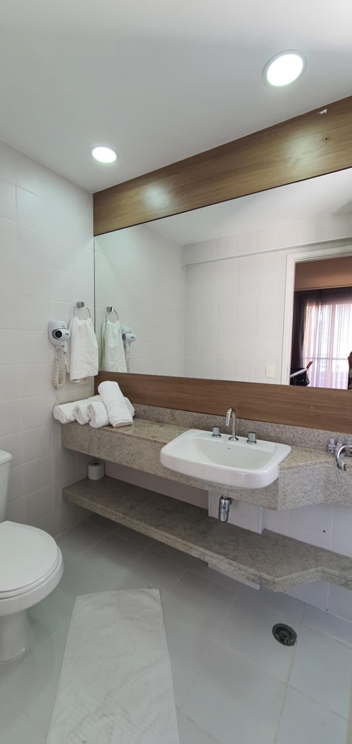 Apartment with Balcony - Photo 2