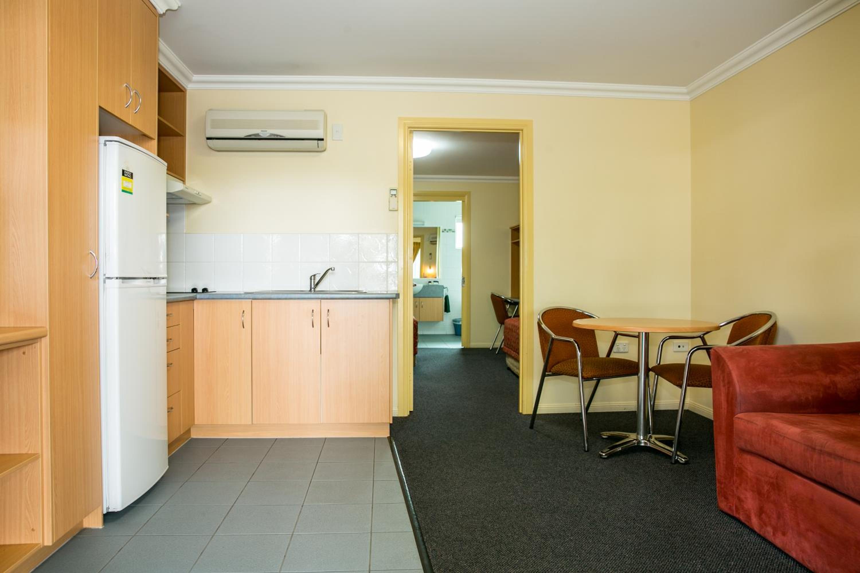 One-Bedroom Apartment photo 3
