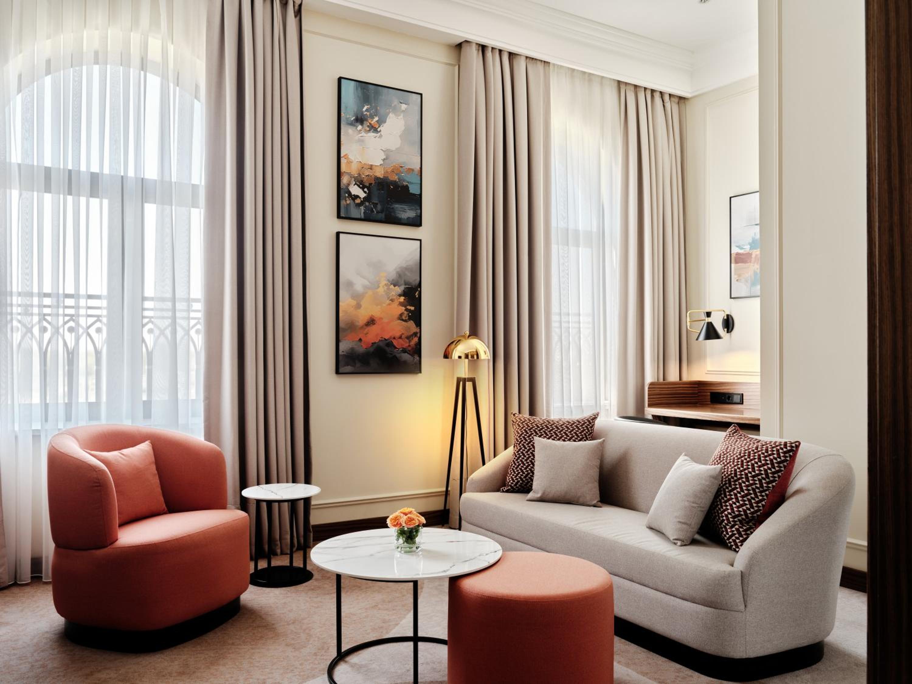 One-Bedroom Suite - Photo 7