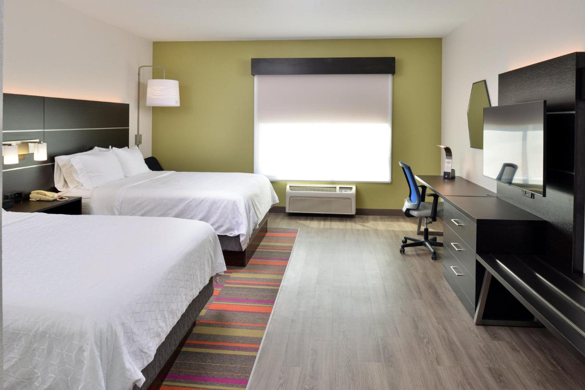 Standard Queen Room with Two Queen Beds and Mobility Accessible Tub - Photo 1
