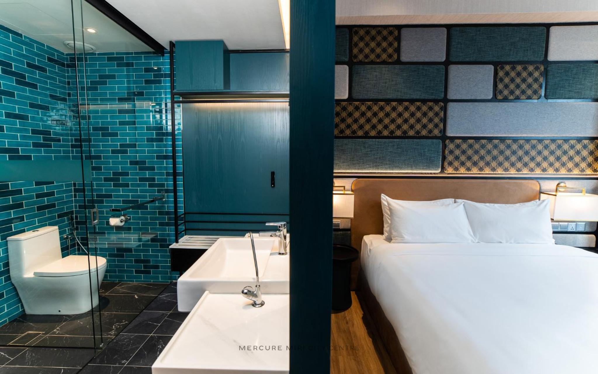 Deluxe King Room - Photo 2