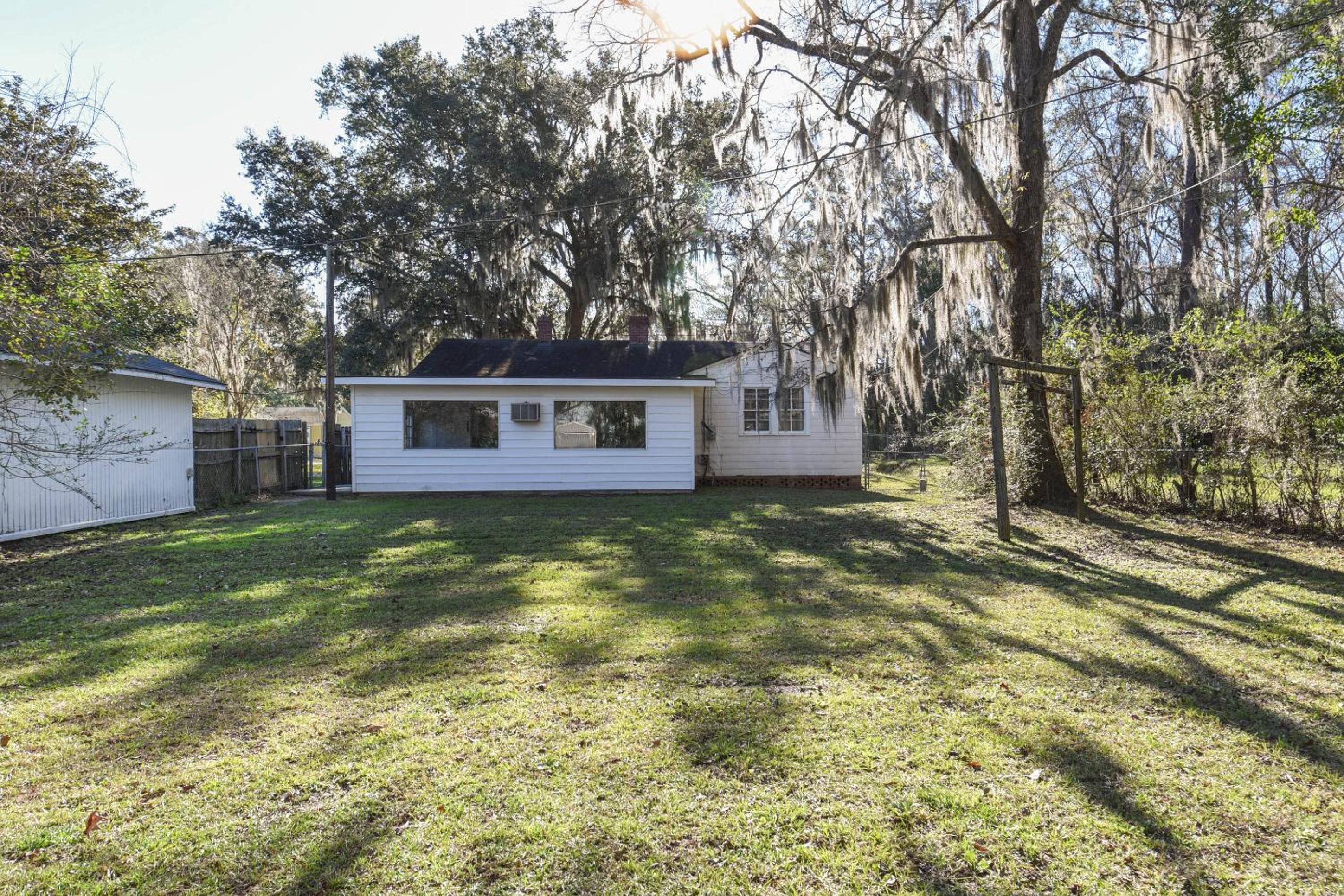 Three-Bedroom Vacation Home  photo 2
