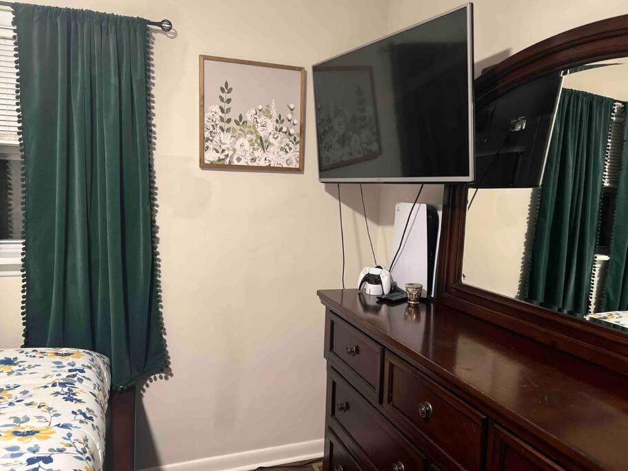 Three-Bedroom House photo 1