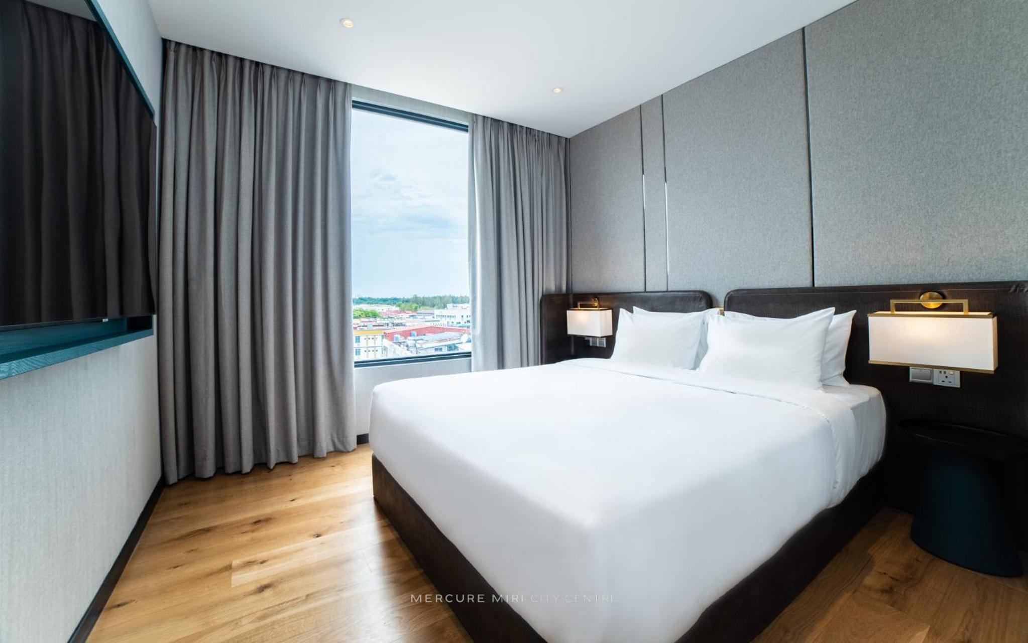 Deluxe Junior Suite with One King Bed - Photo 1