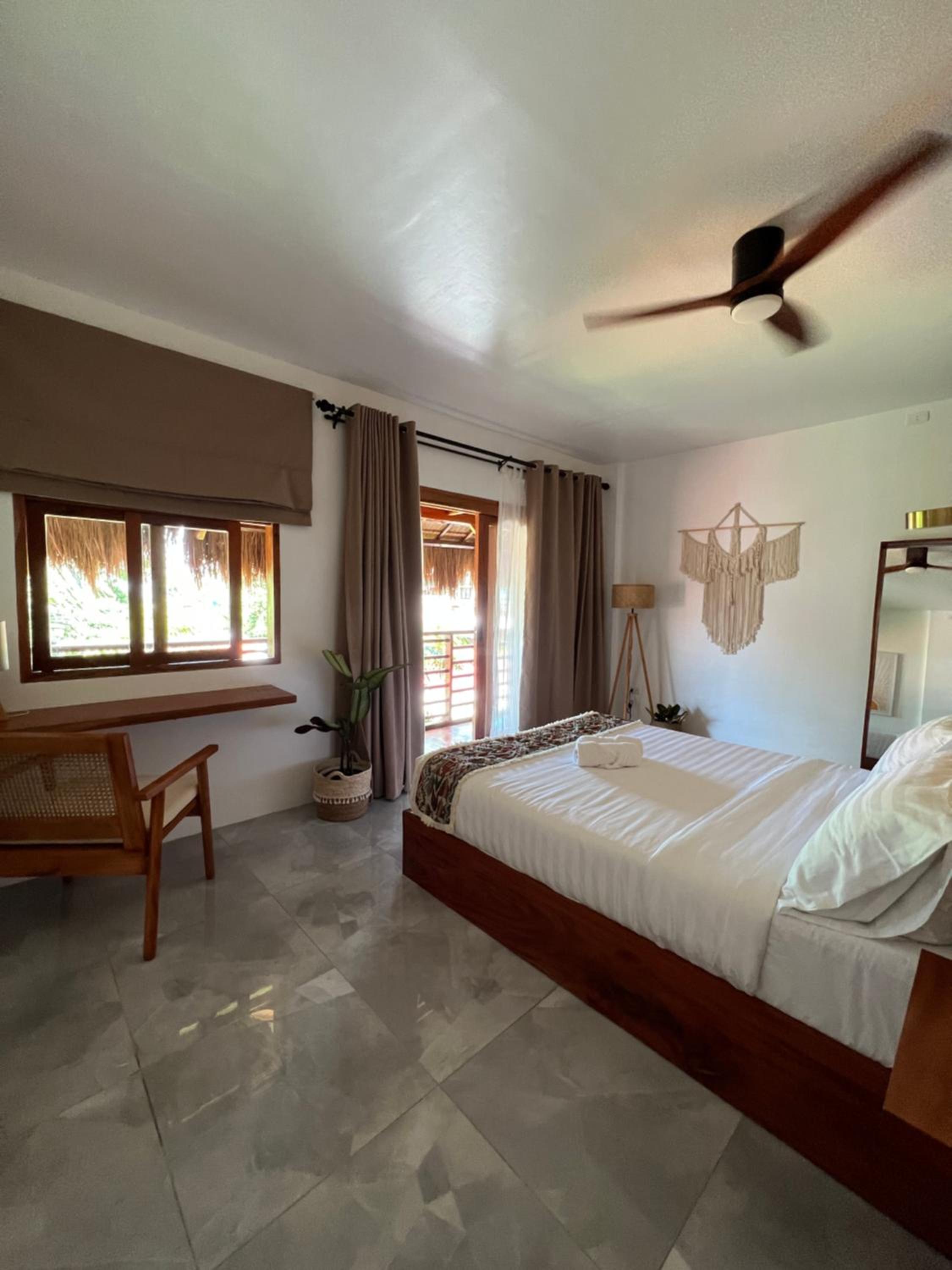 Queen Room with Balcony - Photo 1