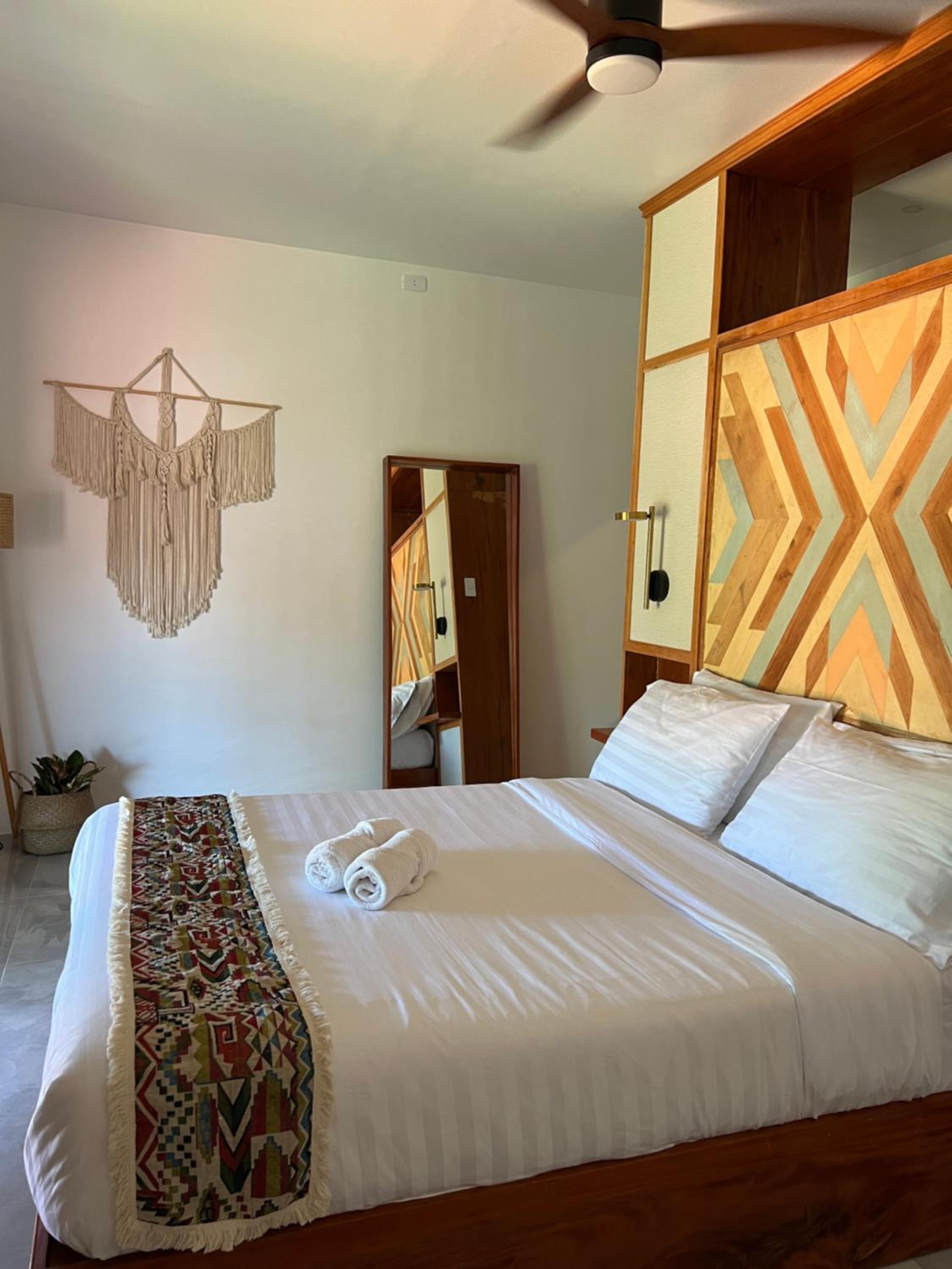 Queen Room with Balcony - Photo 2