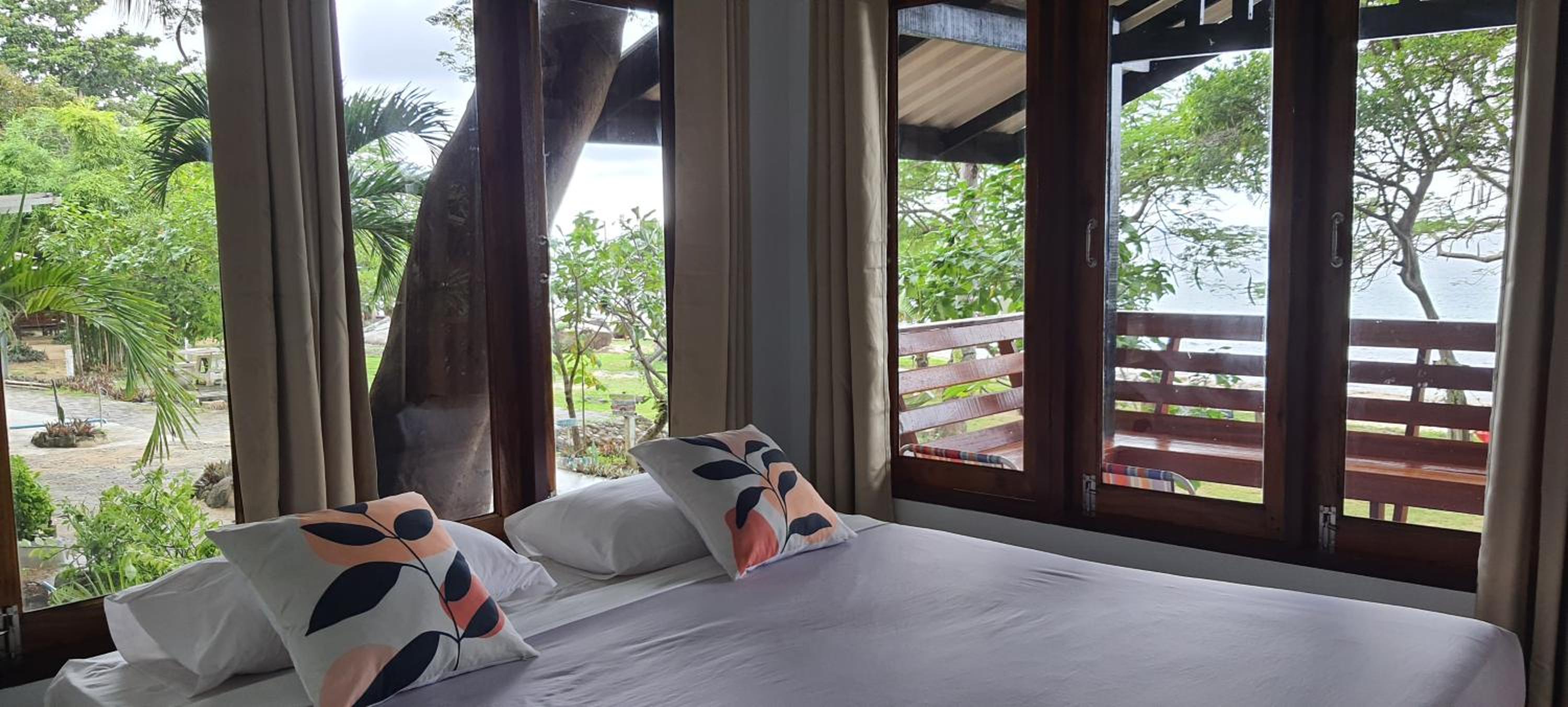 Queen Room with Sea View - Photo 14