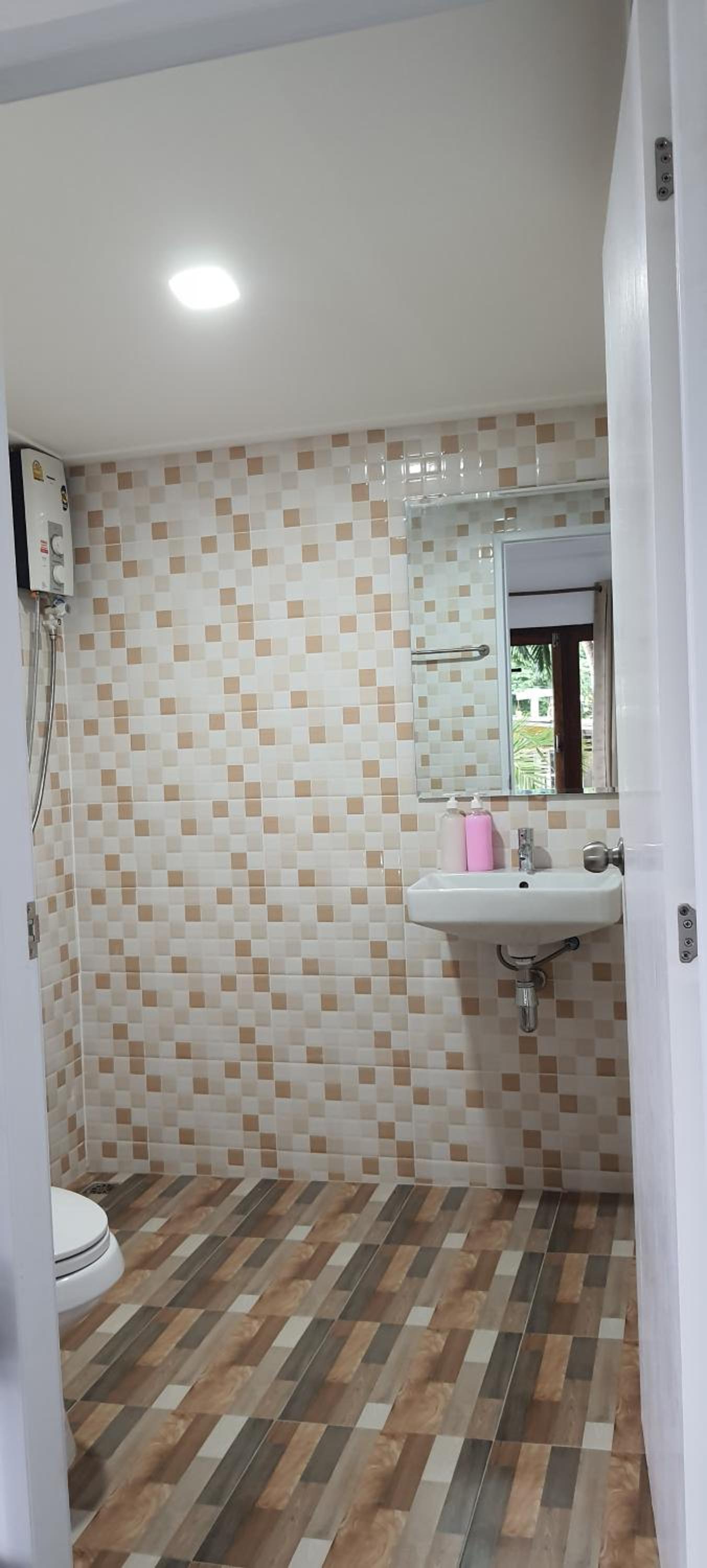 Queen Room with Sea View - Photo 11