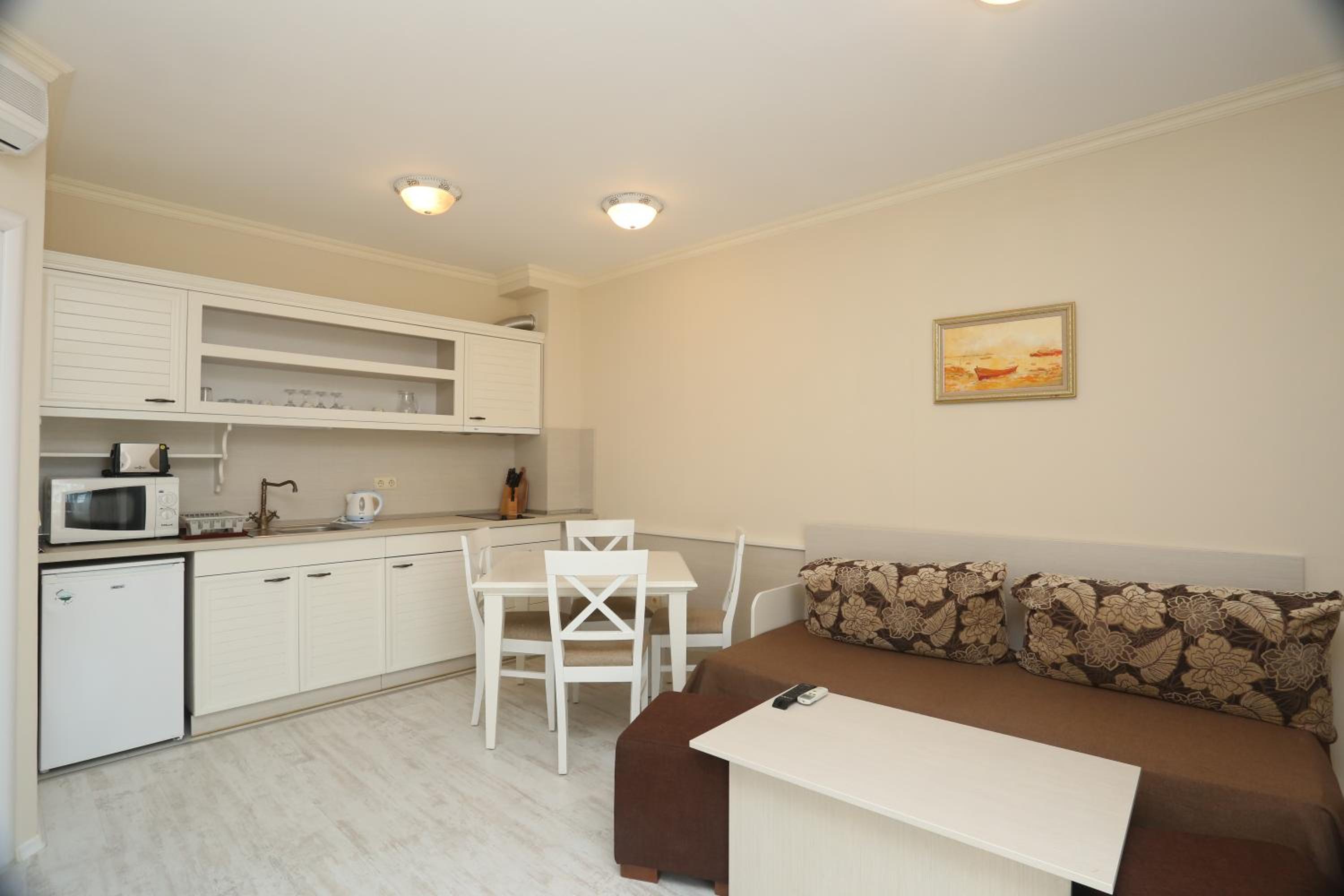 One-Bedroom Apartment photo 2
