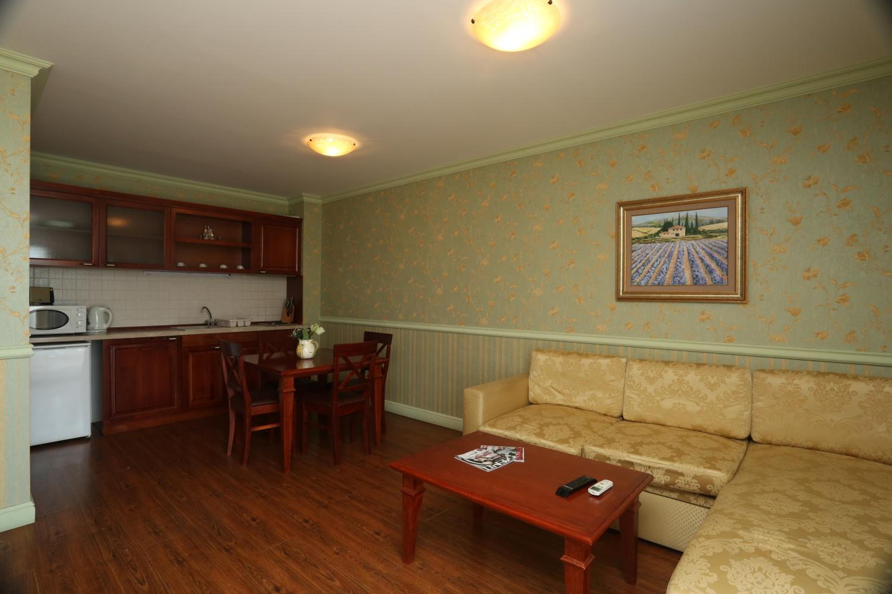 One-Bedroom Apartment photo 1