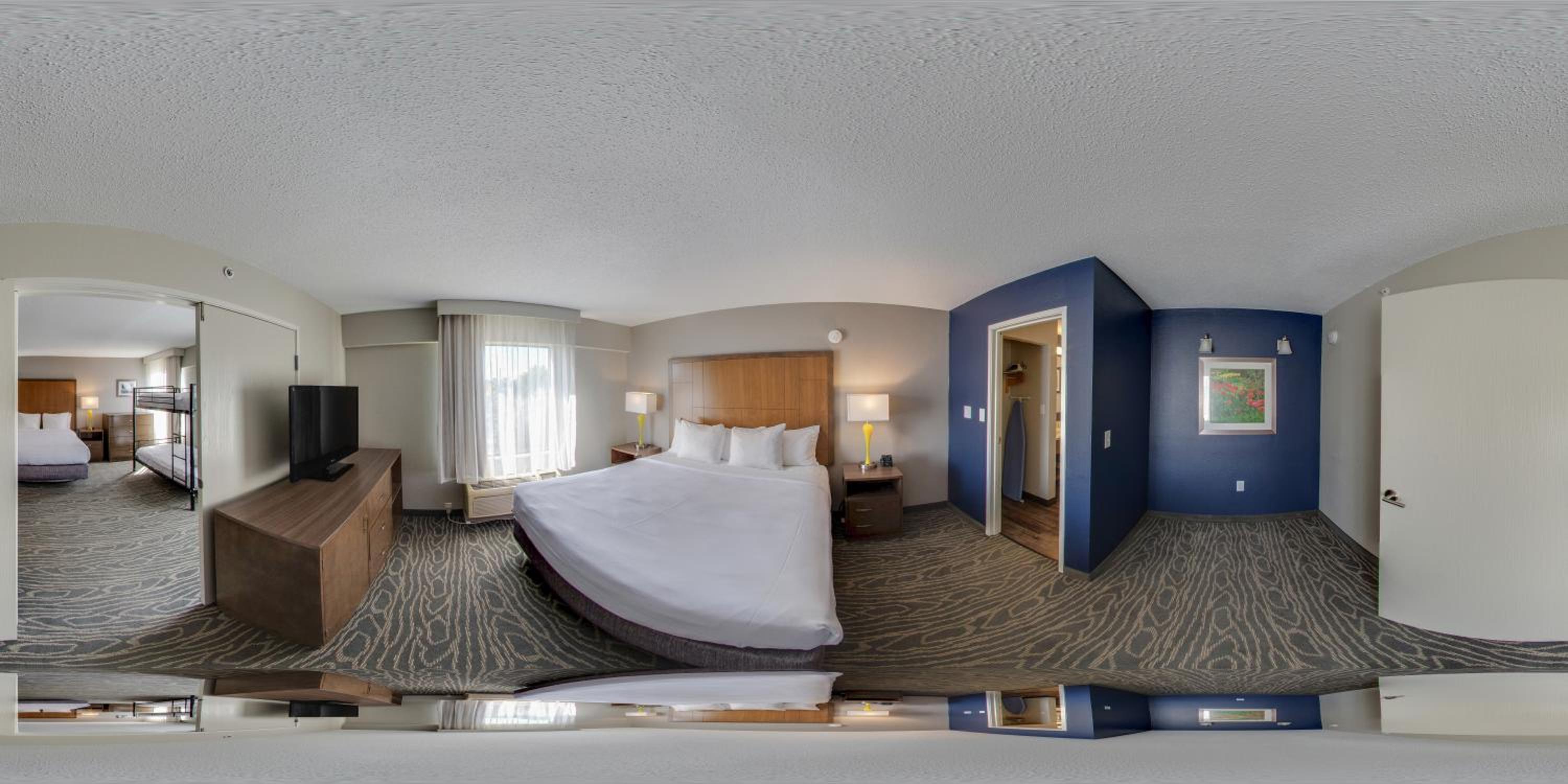 Family Room with King Bed and Two Queen Beds - Non Smoking - Photo 4