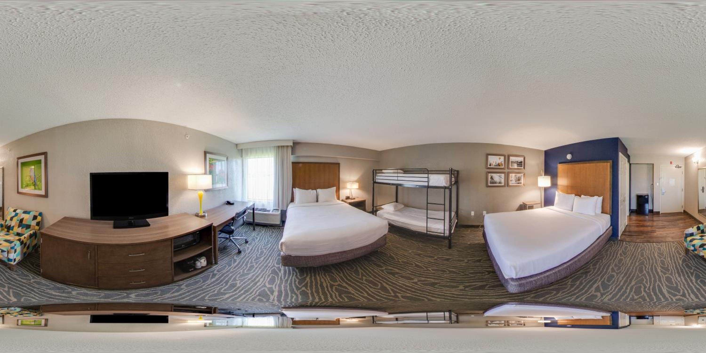 Queen Suite with Two Queen Beds - Non Smoking - Photo 1