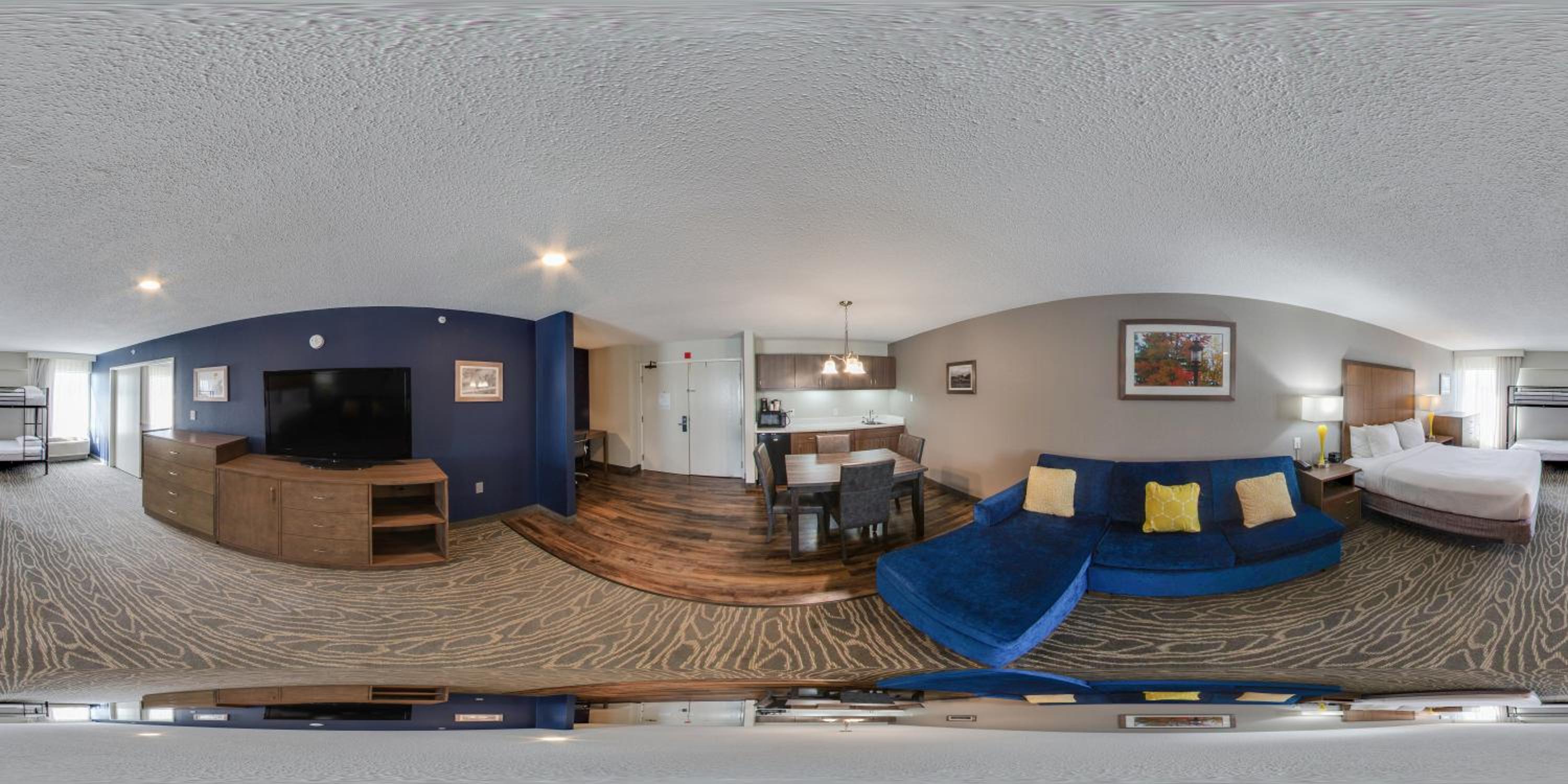 Family Room with King Bed and Two Queen Beds - Non Smoking - Photo 3