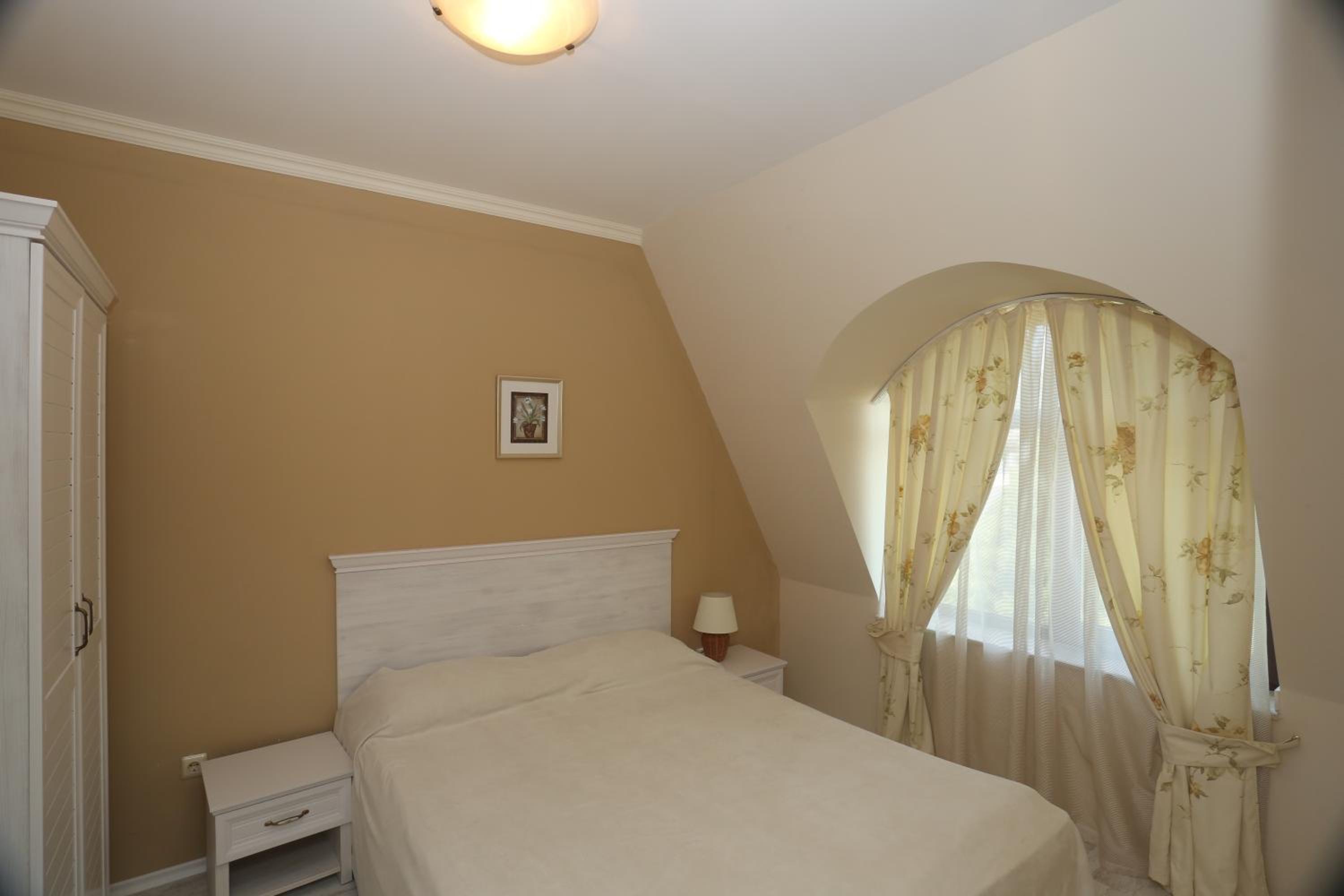 Budget One-Bedroom Apartment photo 3
