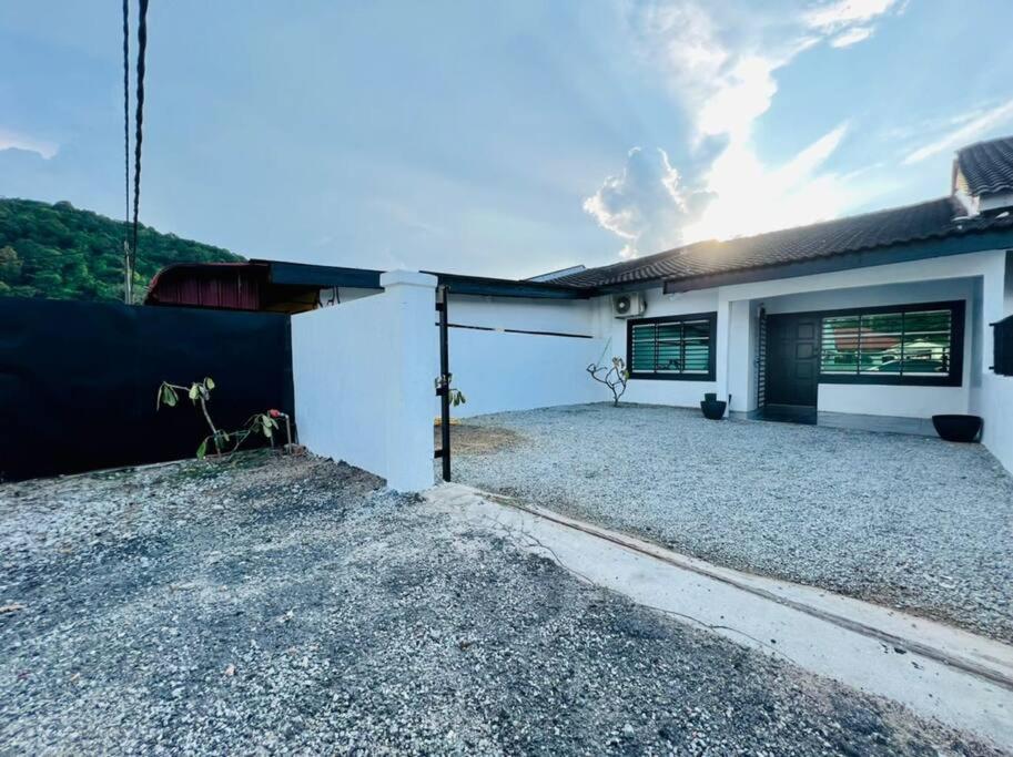 Three-Bedroom House photo 1