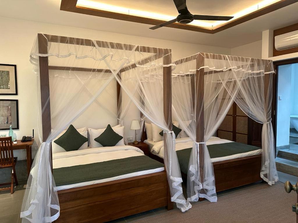 Superior Queen Room with Two Queen Beds - Photo 3