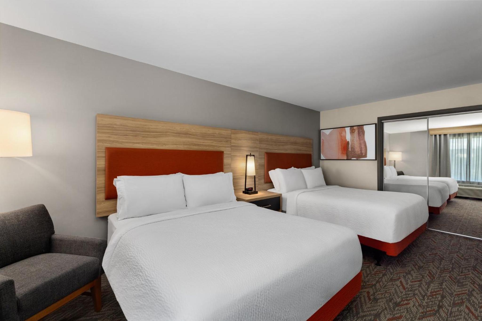 One-Bedroom Suite with Two Queen Beds - Communications/Mobility Accessible - Photo 7